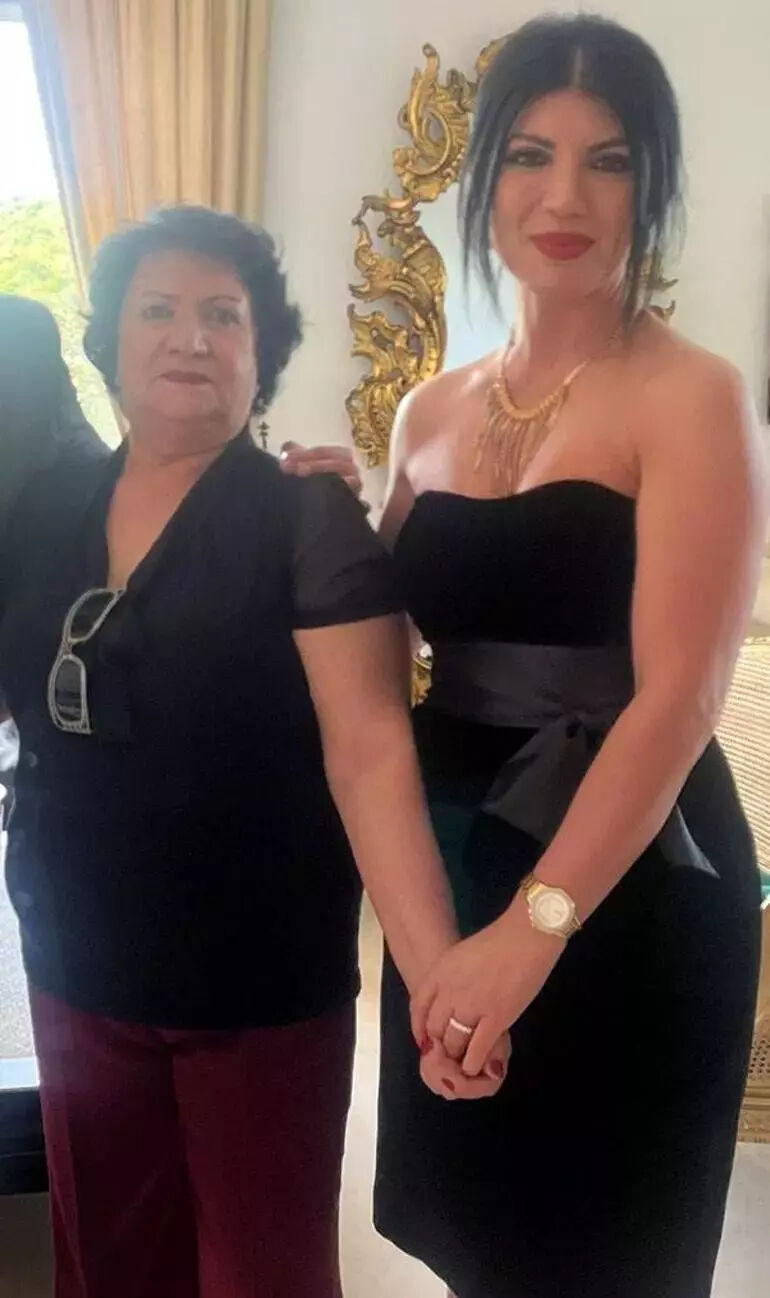 Özcan Deniz'in ailesi kaostan çıkamıyor! Bu kez küçük kardeşi konuştu: Kariyerine veda edecekti Özcan Deniz'in ailesi kaostan çıkamıyor! Bu kez küçük kardeşi konuştu: Kariyerine veda edecekti - 2. Resim