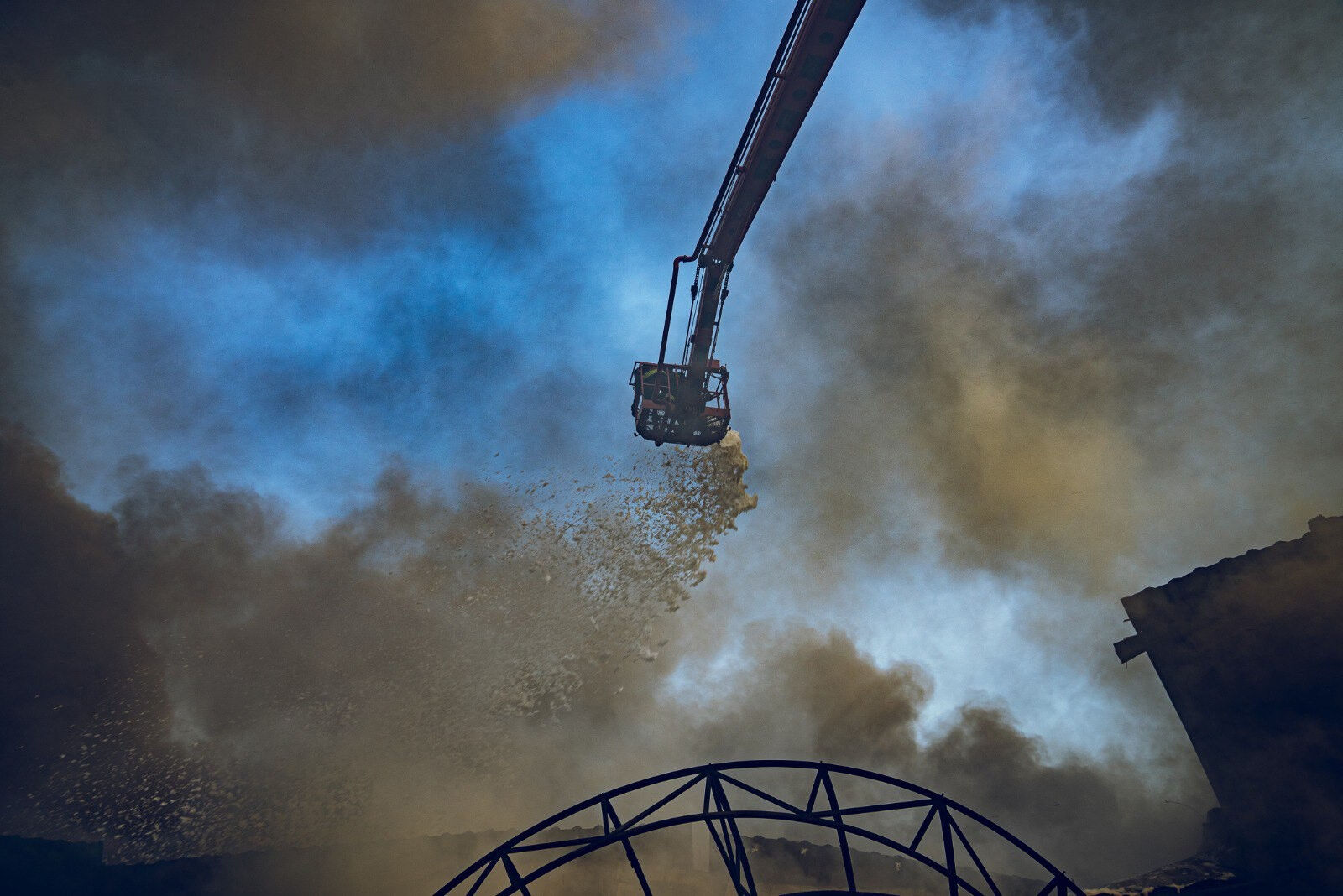 Rusya-Ukrayna savaşı giderek kızışıyor! İki kritik merkez bombalandı: Ölü ve yaralılar var - 1. Resim