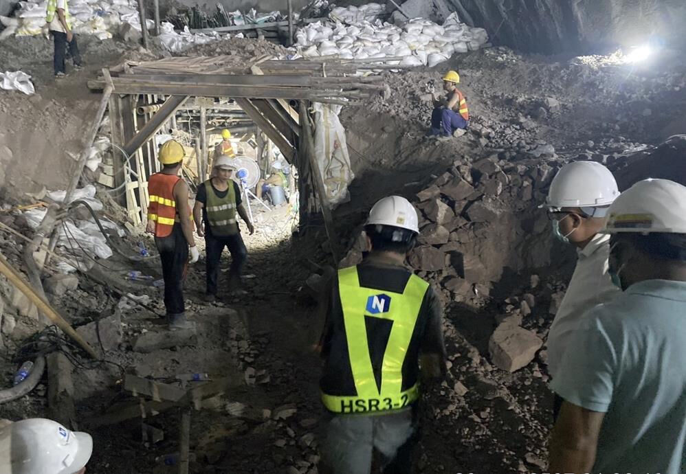Tayland'da tünelde 6 gün mahsur kalmışlardı... Cansız bedenlerine ulaşıldı - 2. Resim