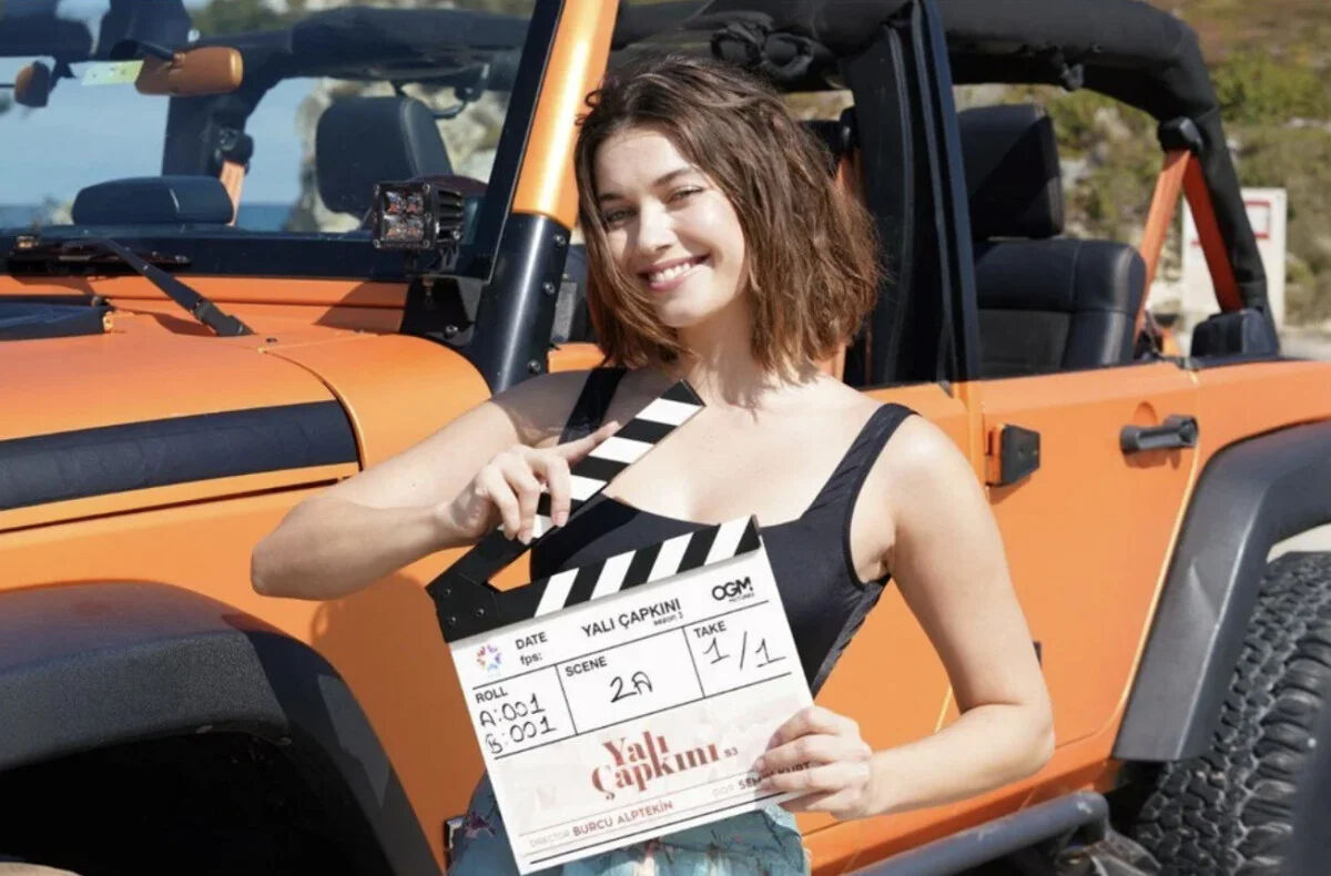 Afra Saraçoğlu'nun kısacık saçlarını görenler şoke oldu! Durum farklı çıktı Afra Saraçoğlu'nun kısacık saçlarını görenler şoke oldu! Durum farklı çıktı - 4. Resim