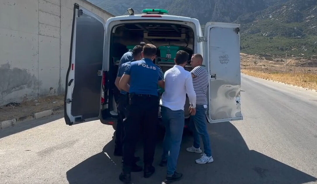 Babasını öldürüp teslim oldu! Sebebi tüyler ürpertti Babasını öldürüp teslim oldu! Sebebi tüyler ürpertti - 1. Resim