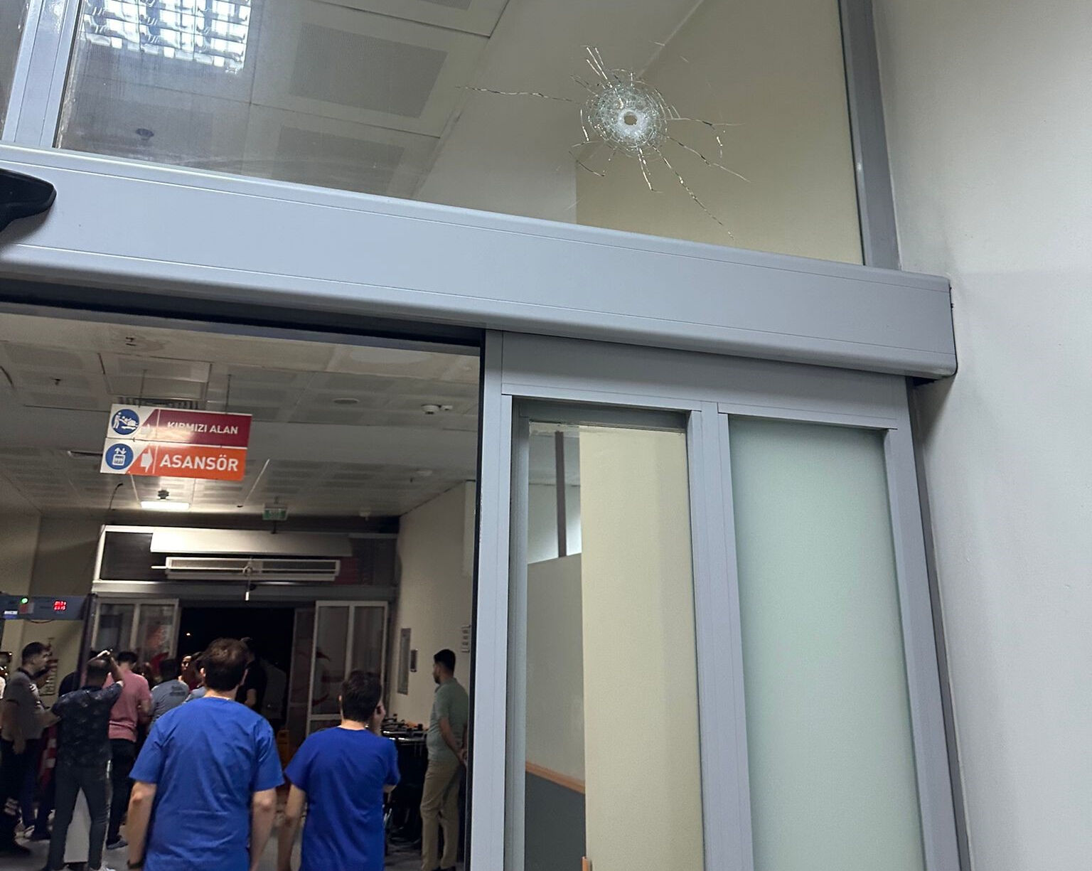 Bahçelievler Devlet Hastanesi’nde silahlı saldırı! Yaralılar var - 1. Resim