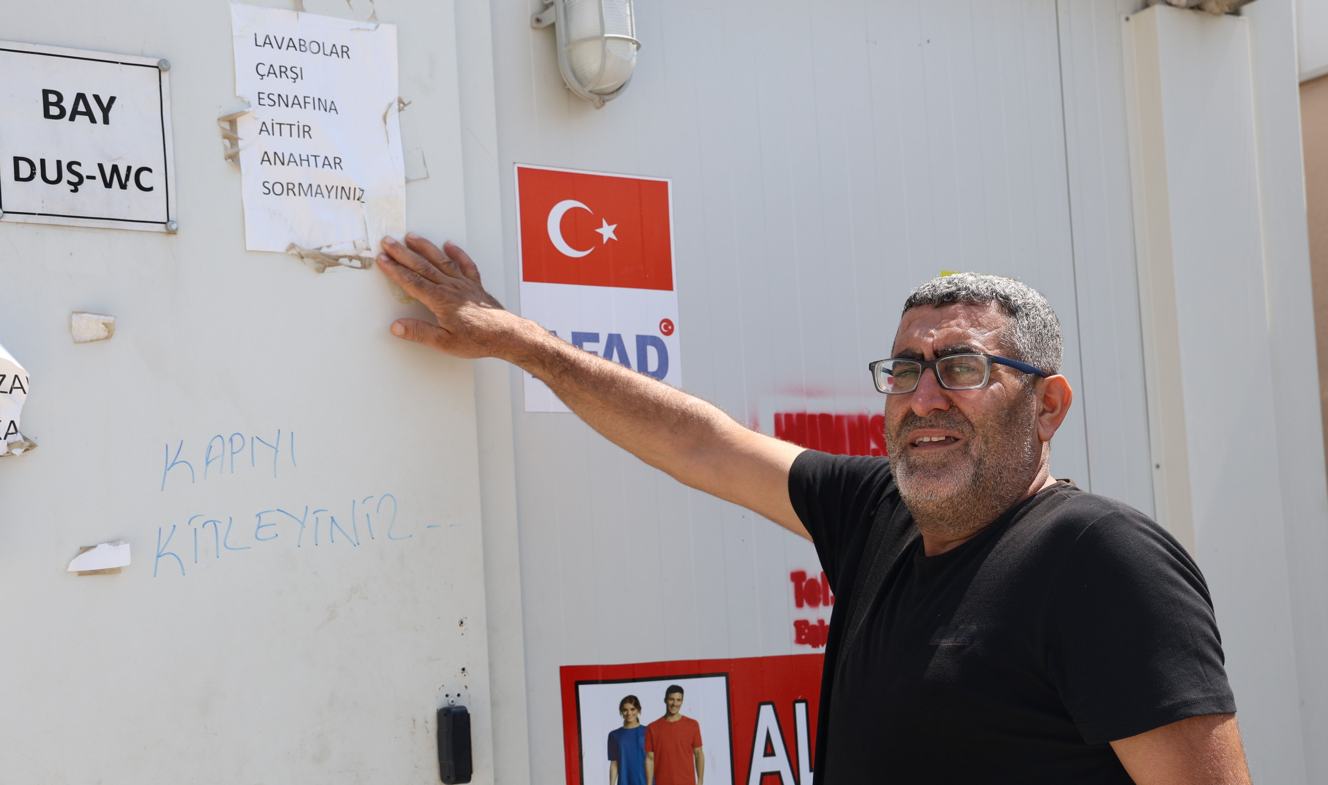 Günde defalarca aynı soruyla karşılaşıyor! Çözümü cama astığı yazıyla buldu Günde defalarca aynı soruyla karşılaşıyor! Çözümü cama astığı yazıyla buldu - 1. Resim