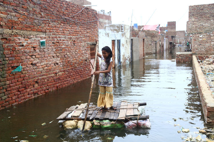 Pakistan'da yağmur 285 kişinin ölümüne neden oldu Pakistan'da yağmur 285 kişinin ölümüne neden oldu - 1. Resim