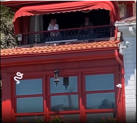 Sezen Aksu'nun Kanlıca'daki yalısı gündem oldu! Bir bakan bir daha baktı Sezen Aksu'nun Kanlıca'daki yalısı gündem oldu! Bir bakan bir daha baktı - 1. Resim