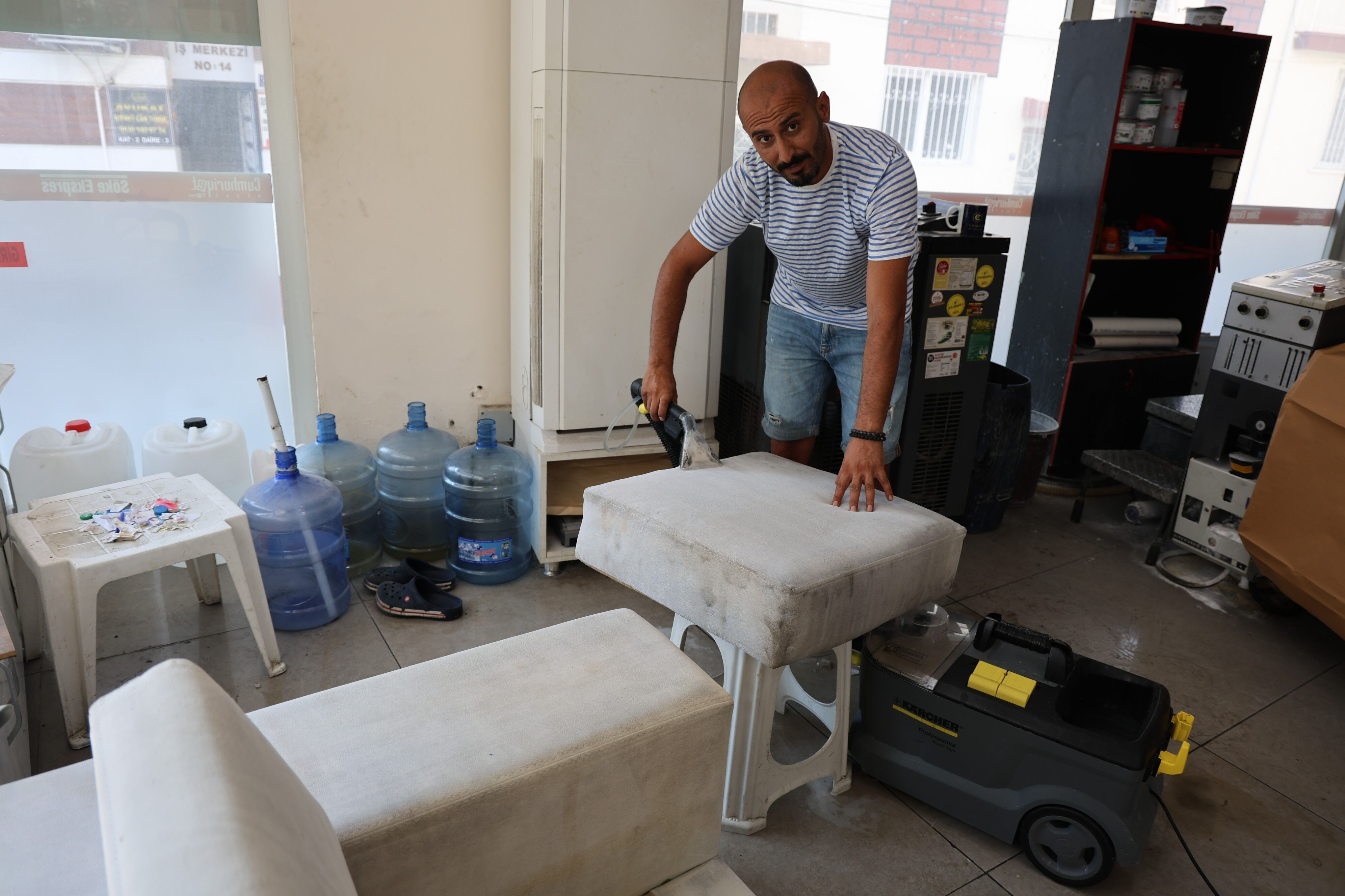 Tatilden bir daha geri dönmeyen adam paraya para demiyor - 2. Resim