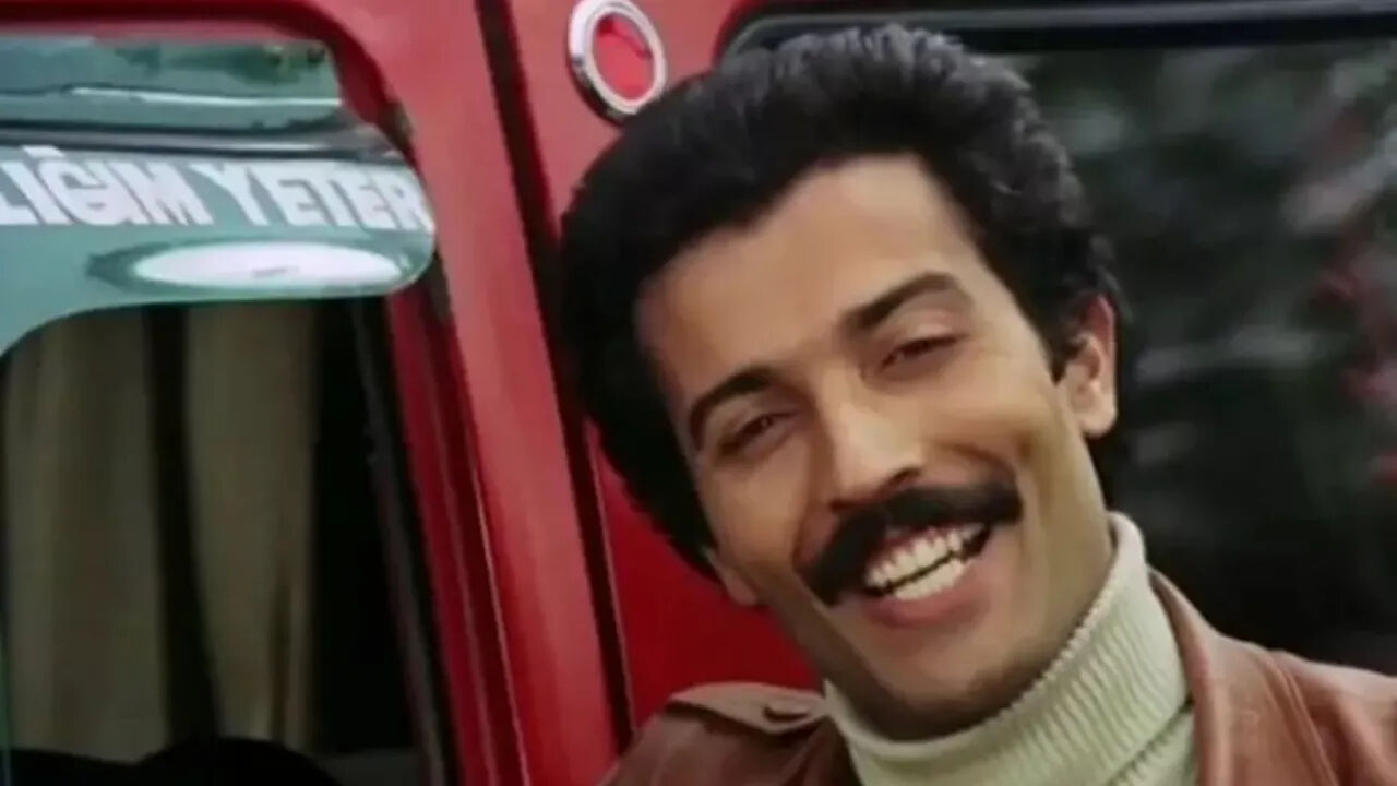 Türkan Şoray'la aynı filmde rol almıştı! Ünlü oyuncu Bulut Aras yıllar sonra ortaya çıktı Türkan Şoray'la aynı filmde rol almıştı! Ünlü oyuncu Bulut Aras yıllar sonra ortaya çıktı - 1. Resim