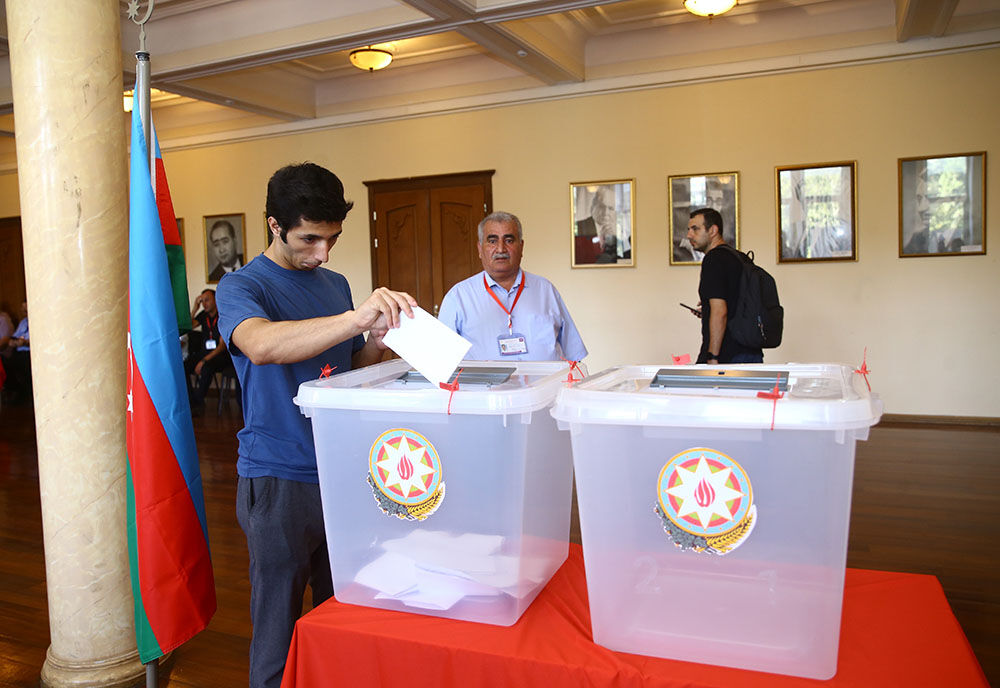 30 yıl aradan sonra bir ilk! Azerbaycan'da halk sandığa gidiyor... - 3. Resim