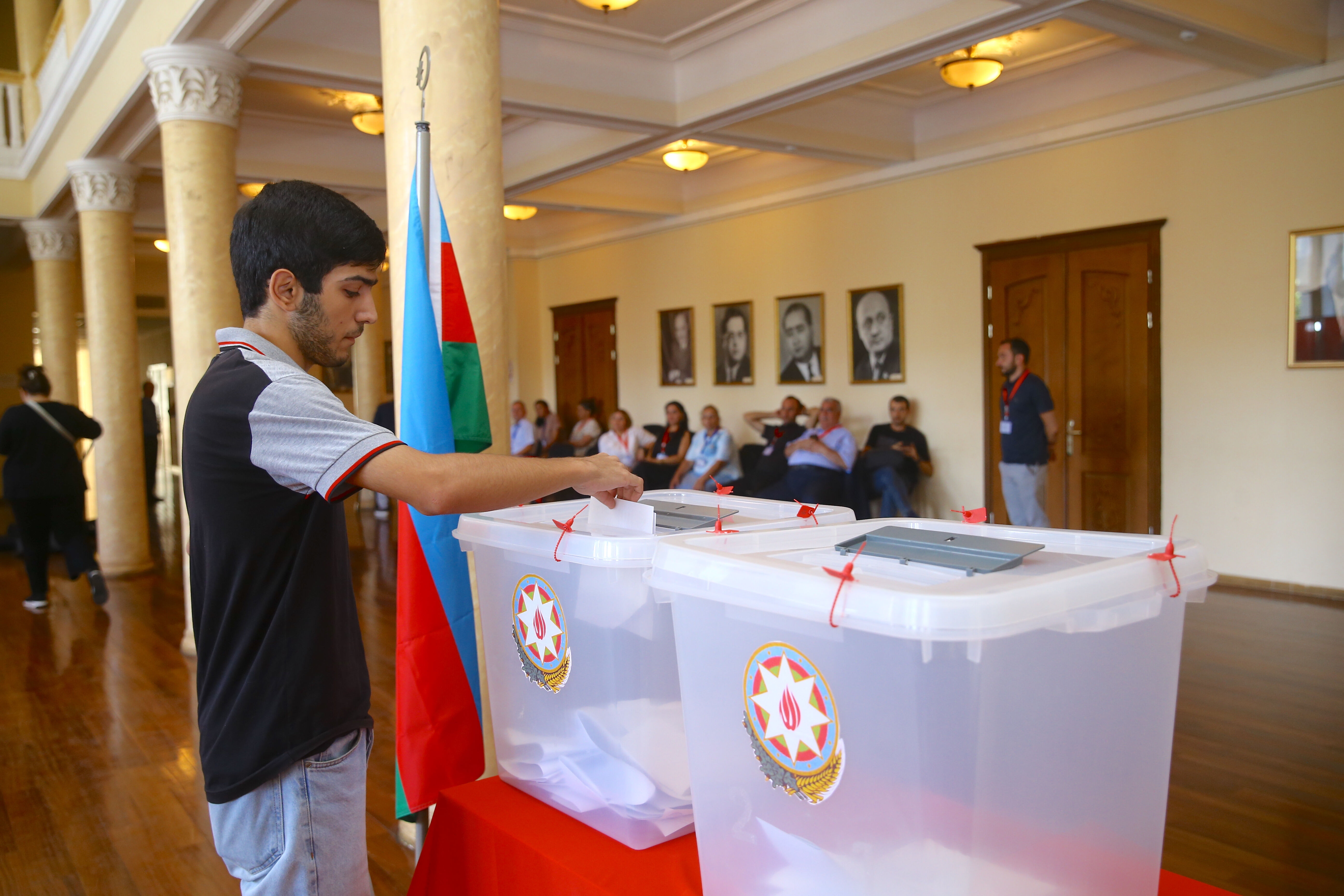 Azerbaycan'da tarihi seçim! Sandıklar kapandı, oy verme işlemi sona erdi - 2. Resim