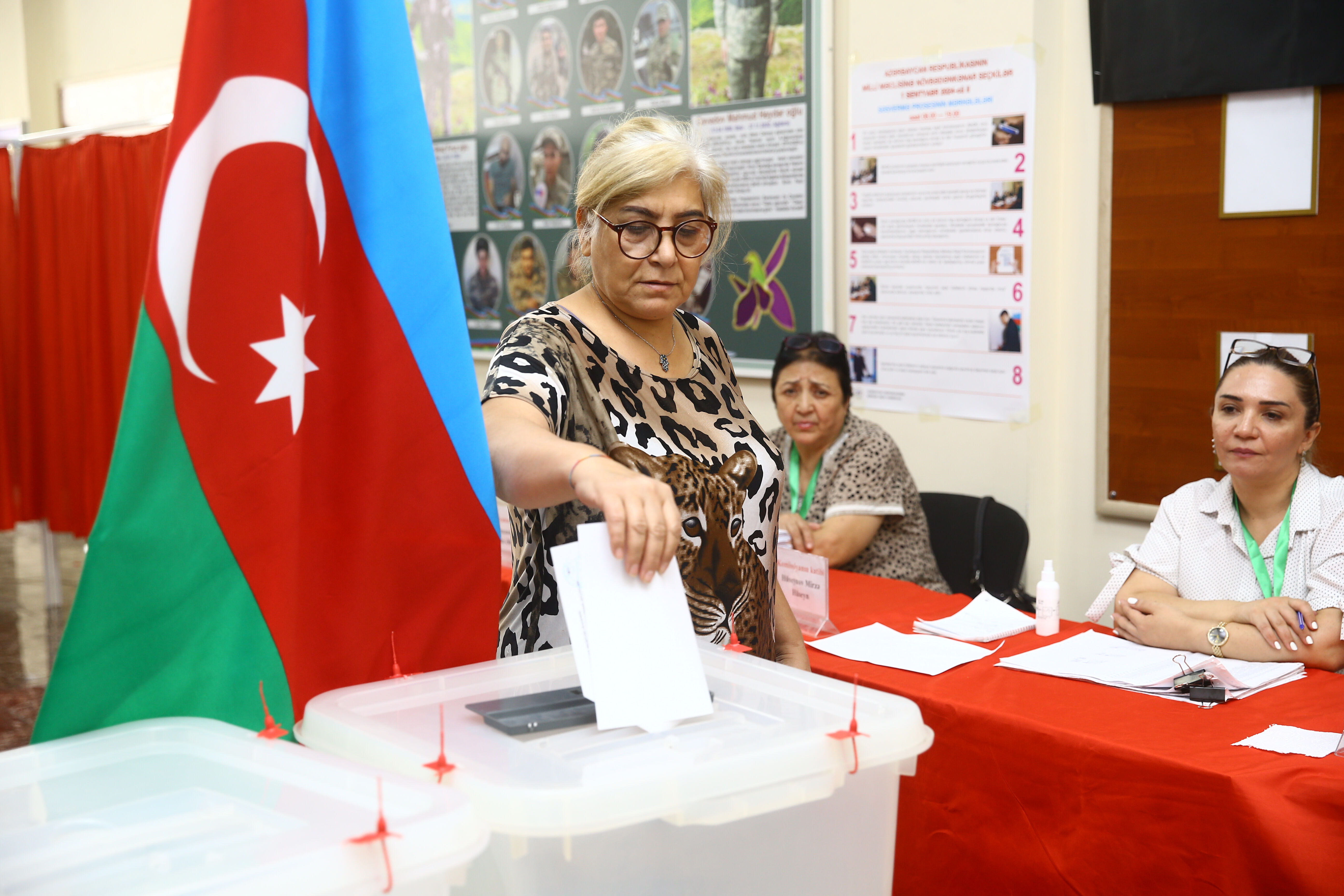 Azerbaycan'da tarihi seçim! Sandıklar kapandı, oy verme işlemi sona erdi - 3. Resim