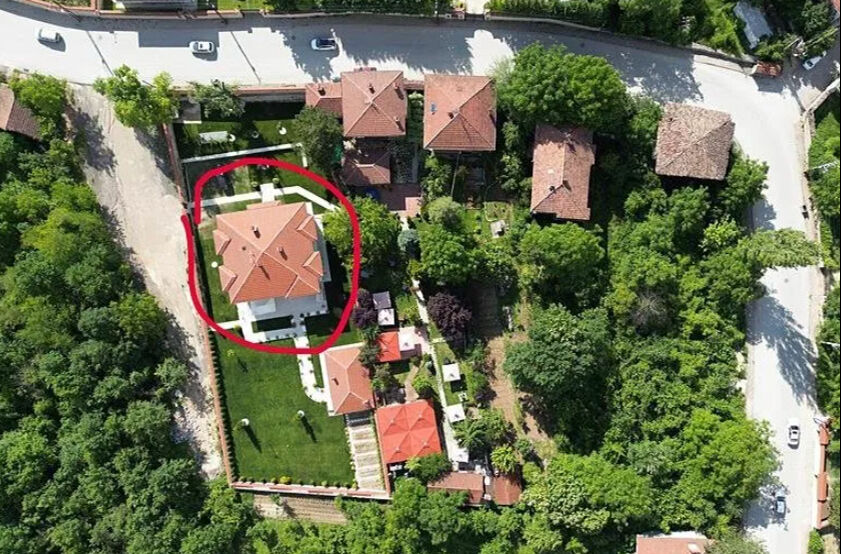 CHP'li başkan Elif K&ouml;se, UNESCO'nun koruduğu alandaki ağa&ccedil;ları katletti! Karab&uuml;k'te kuzene ka&ccedil;ak villa - 2. Resim