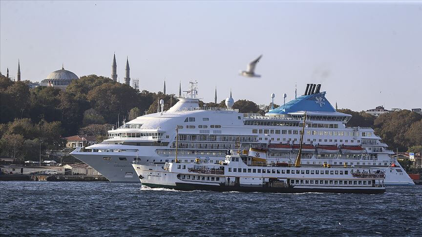 İstanbul'a ilk 7 ayda 10 milyonu aşkın turist geldi, ilk sırada Ruslar var İstanbul'a ilk 7 ayda 10 milyonu aşkın turist geldi, ilk sırada Ruslar var - 3. Resim