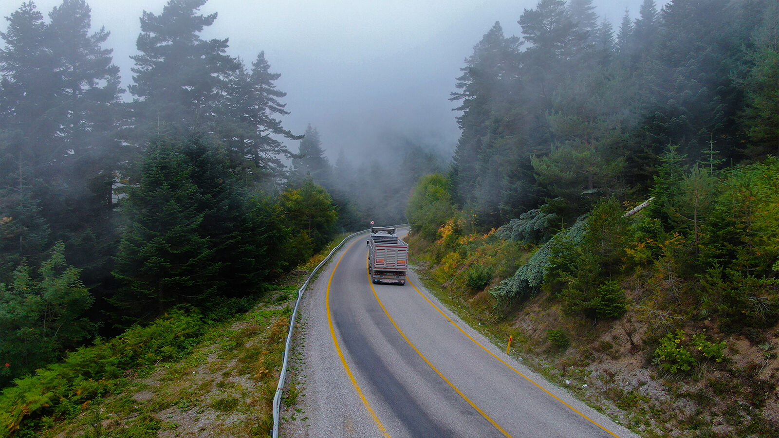 Kastamonu Yaralıgöz Dağı'nda sisin ormanla buluşması görenleri hayran bıraktı - 1. Resim