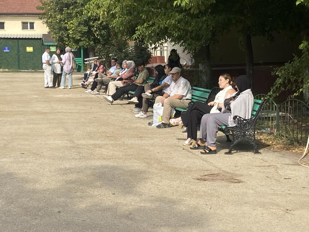 KPSS sınavı için okullara koşan adayların bazıları son saniyede yetişti - 1. Resim