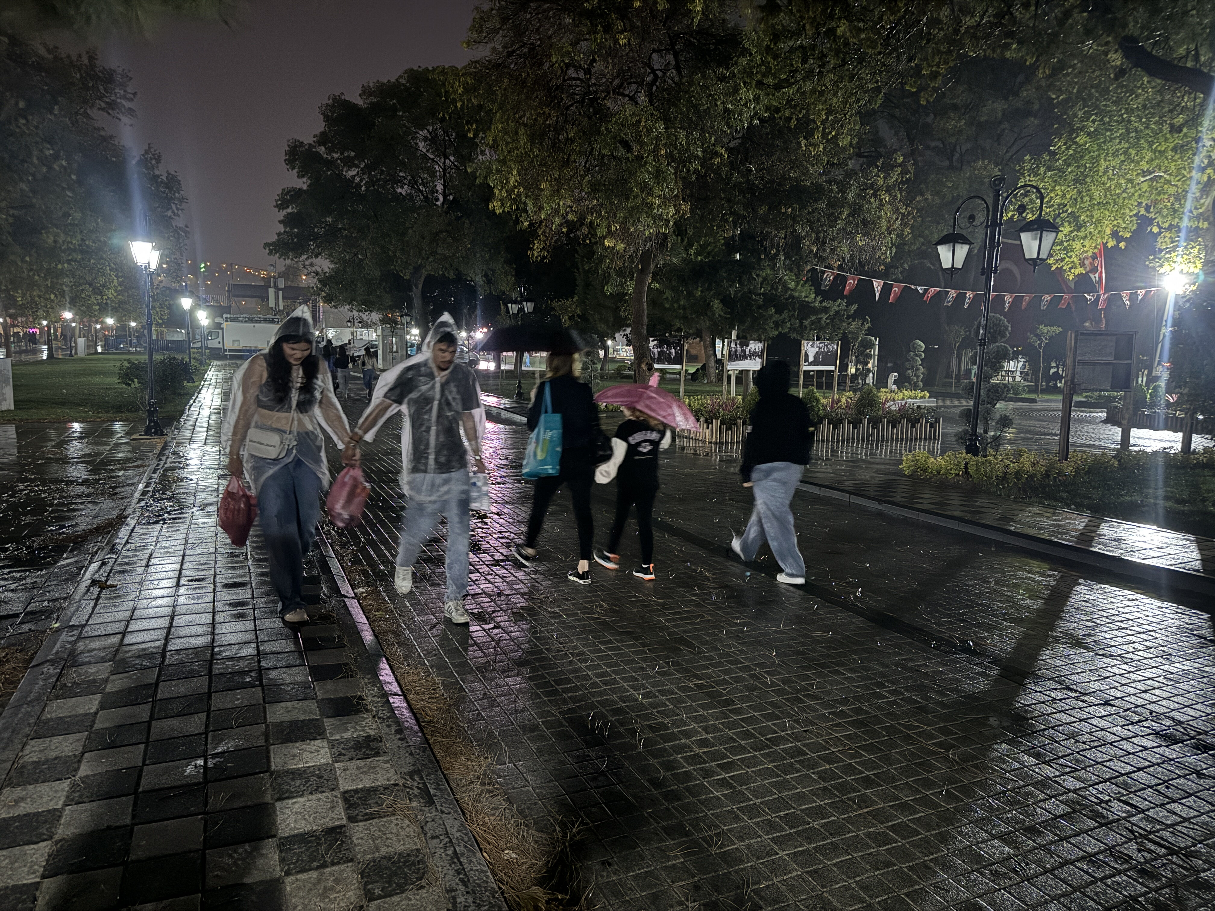 Meteoroloji uyarmıştı, metrekareye 45 kilogram yağış düştü! Birçok kent sular altında kaldı - 6. Resim