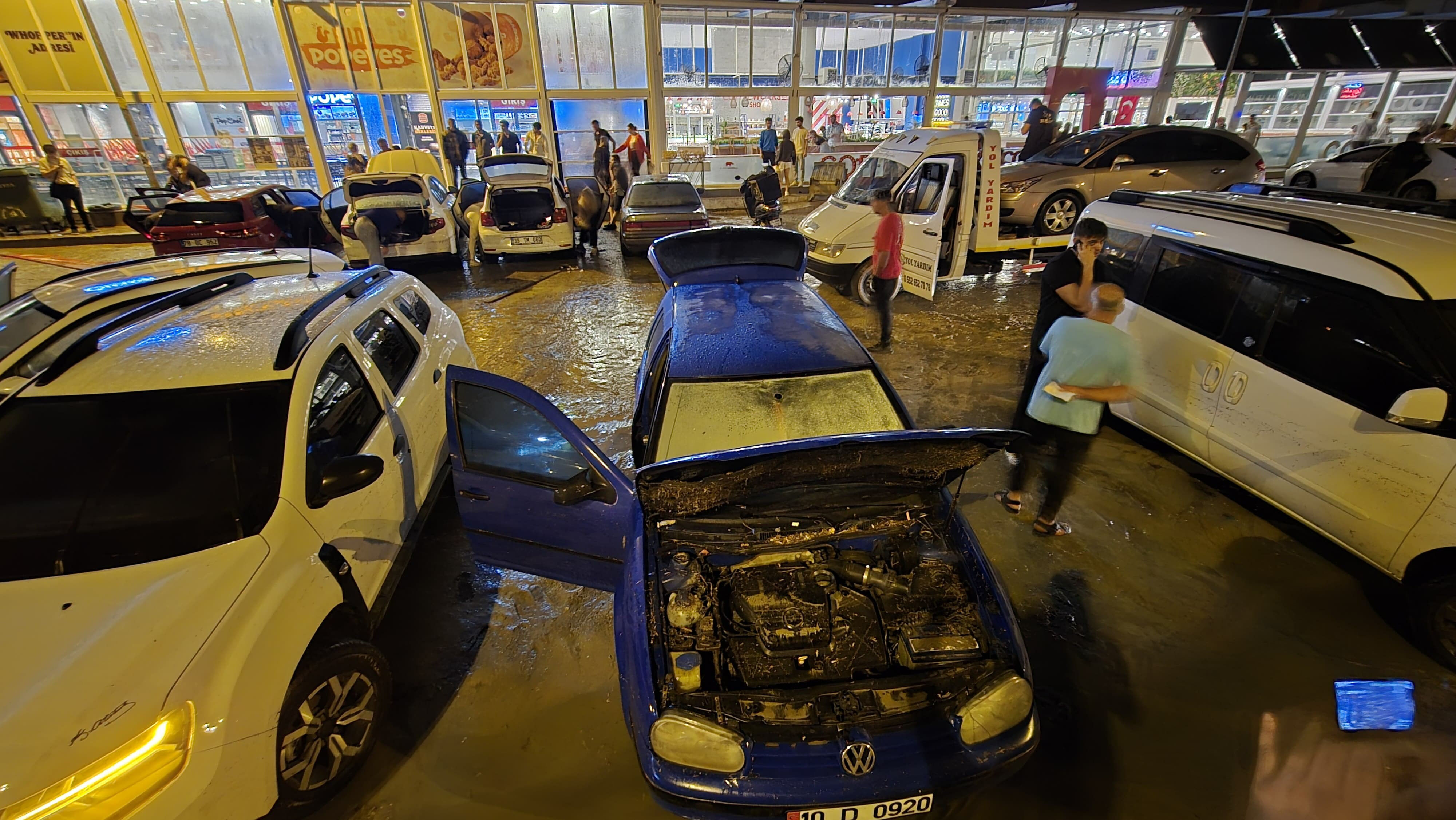 Meteoroloji uyarmıştı, metrekareye 45 kilogram yağış düştü! Birçok kent sular altında kaldı - 5. Resim