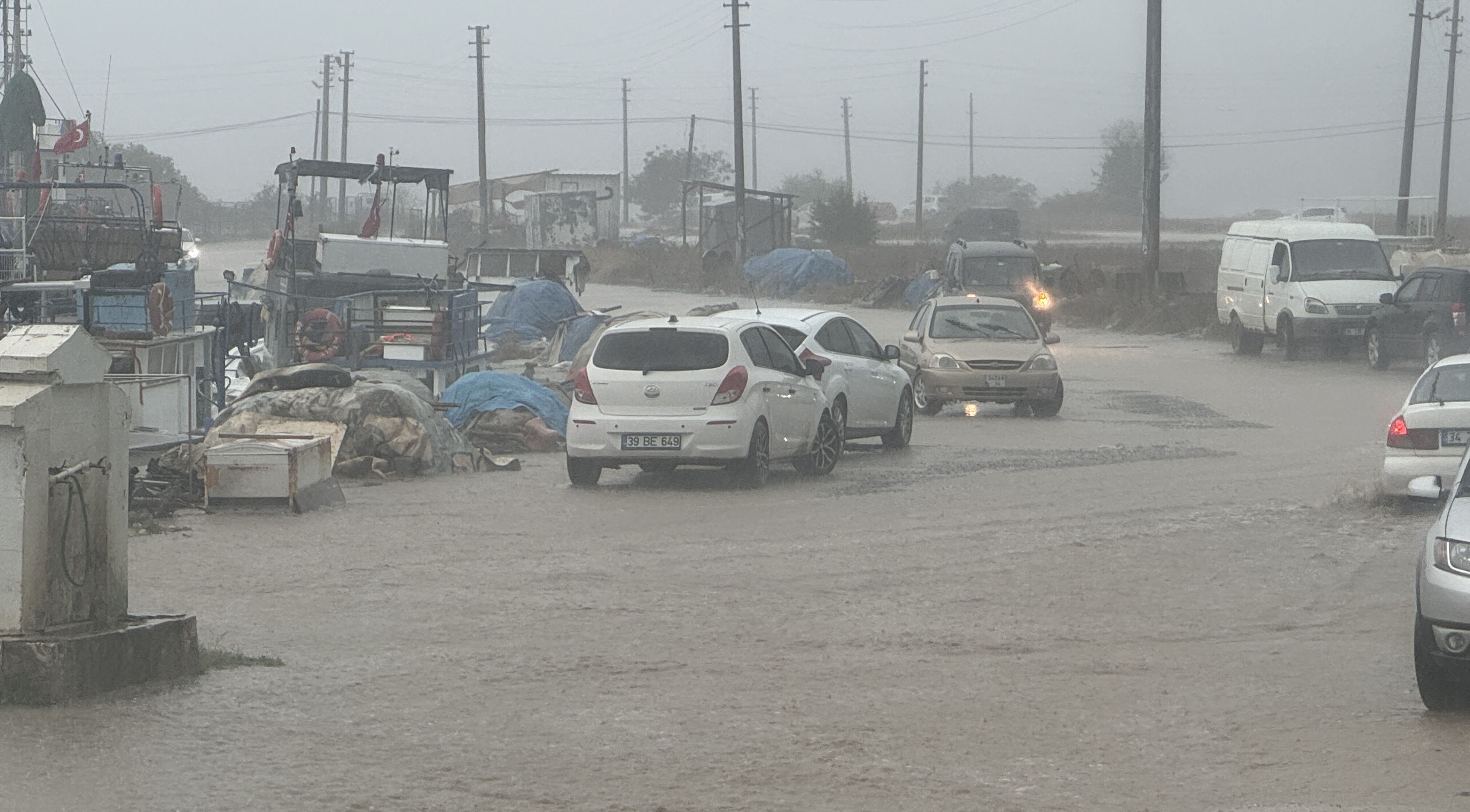 Meteoroloji uyarmıştı, metrekareye 45 kilogram yağış düştü! Birçok kent sular altında kaldı - 8. Resim