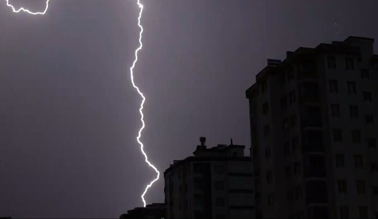 Meteoroloji uyarmıştı, metrekareye 45 kilogram yağış düştü! Birçok kent sular altında kaldı - 9. Resim