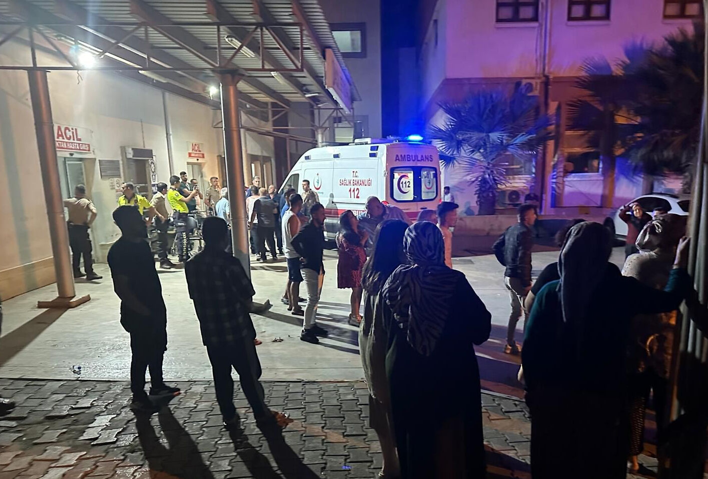 Osmaniye'de düğün gecesi kanlı bitti! Silahlı kavga cep telefonuyla görüntülendi - 2. Resim