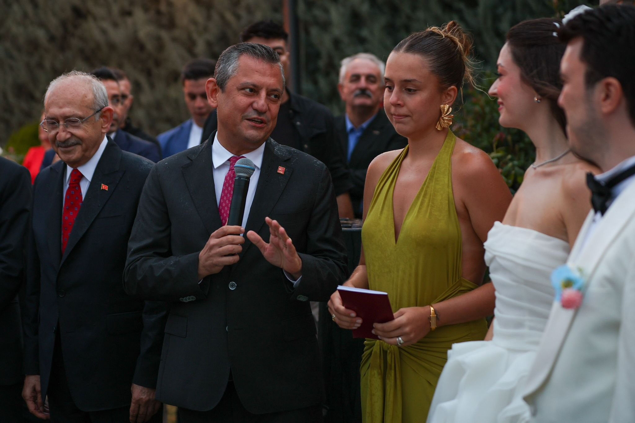 Özgür Özel ve Kemal Kılıçdaroğlu aynı masada! Tekirdağ'da nikah şahitliği yaptılar - 1. Resim