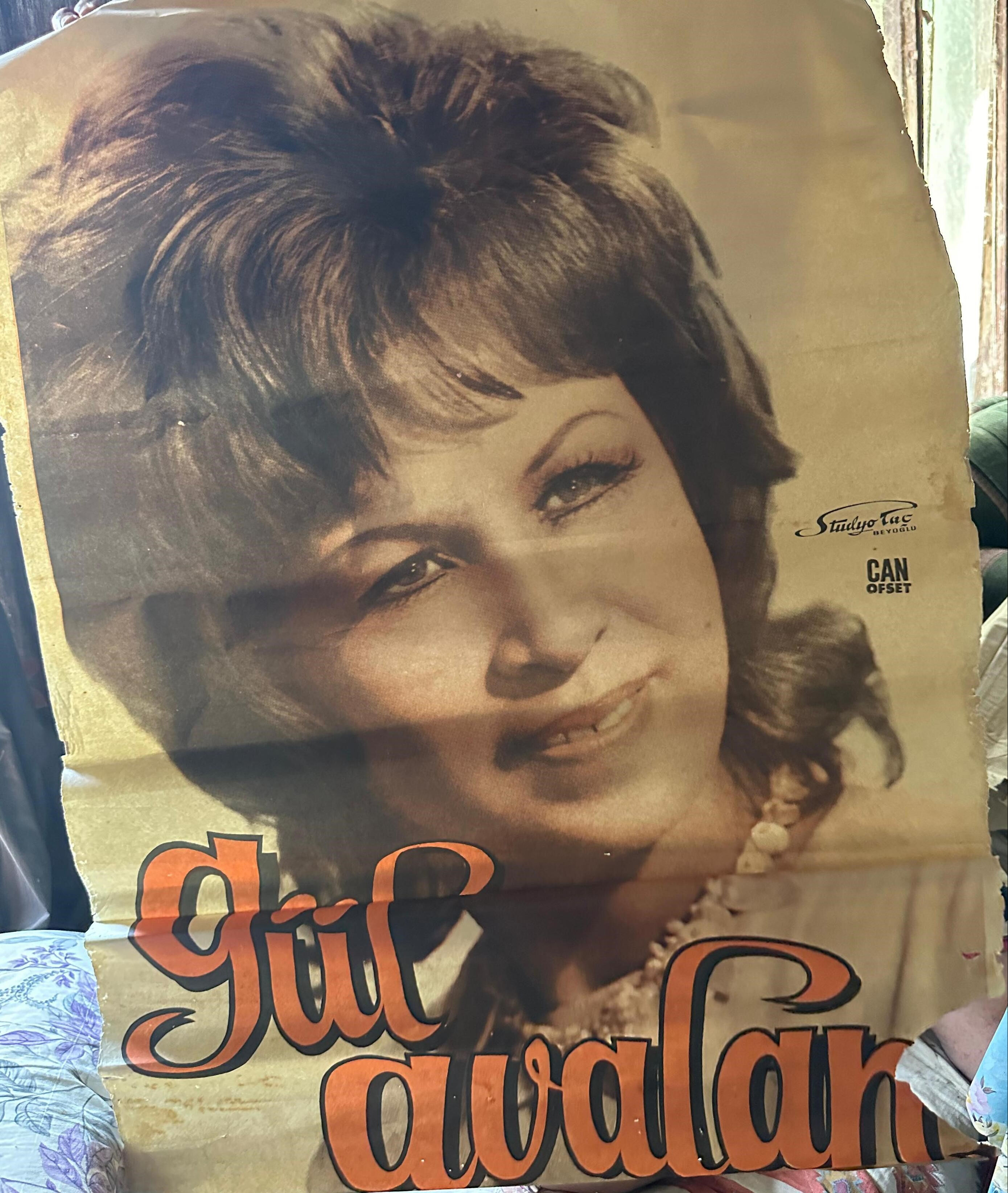 Ünlü sanatçı Gül Avalan zor günler geçiriyor! Önce arazisini kaybetti, sonra deprem mağduru oldu Ünlü sanatçı Gül Avalan zor günler geçiriyor! Önce arazisini kaybetti, sonra deprem mağduru oldu - 1. Resim