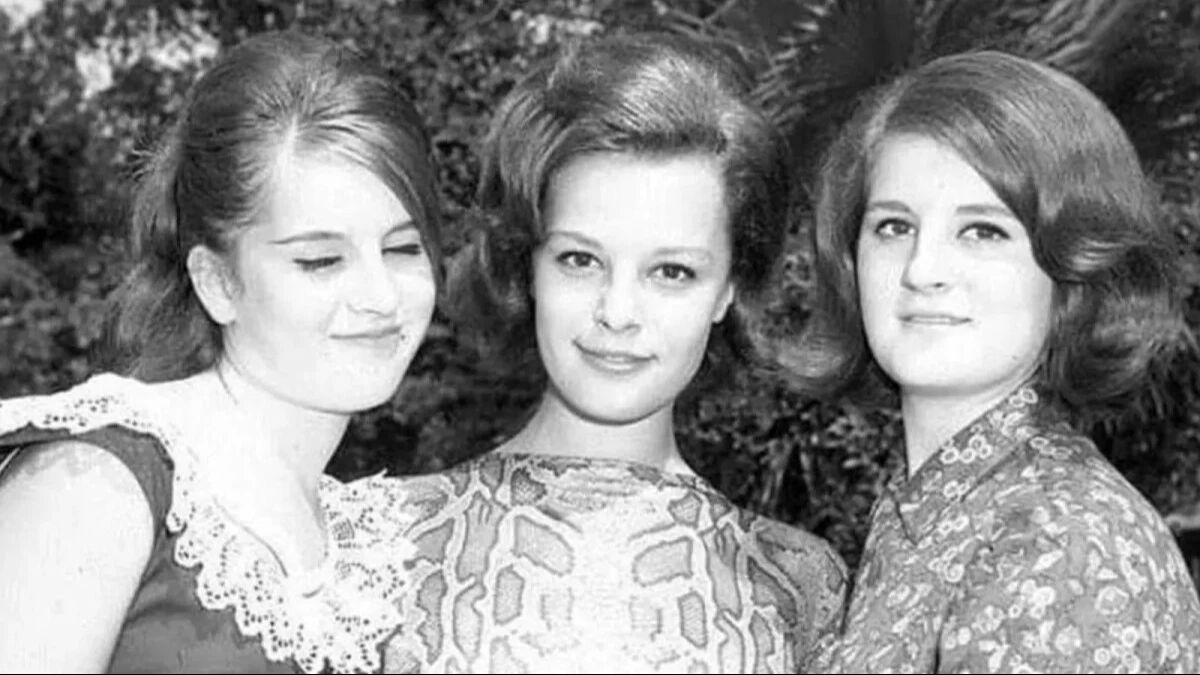 Yeşilçam'ın efsanesi Hülya Koçyiğit'in kardeşi de ünlü çıktı! - 1. Resim