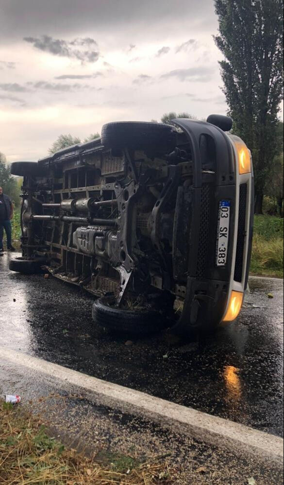Afyonkarahisar'da faciadan dönüldü! İşçi servisi devrildi: 10 yaralı - 1. Resim