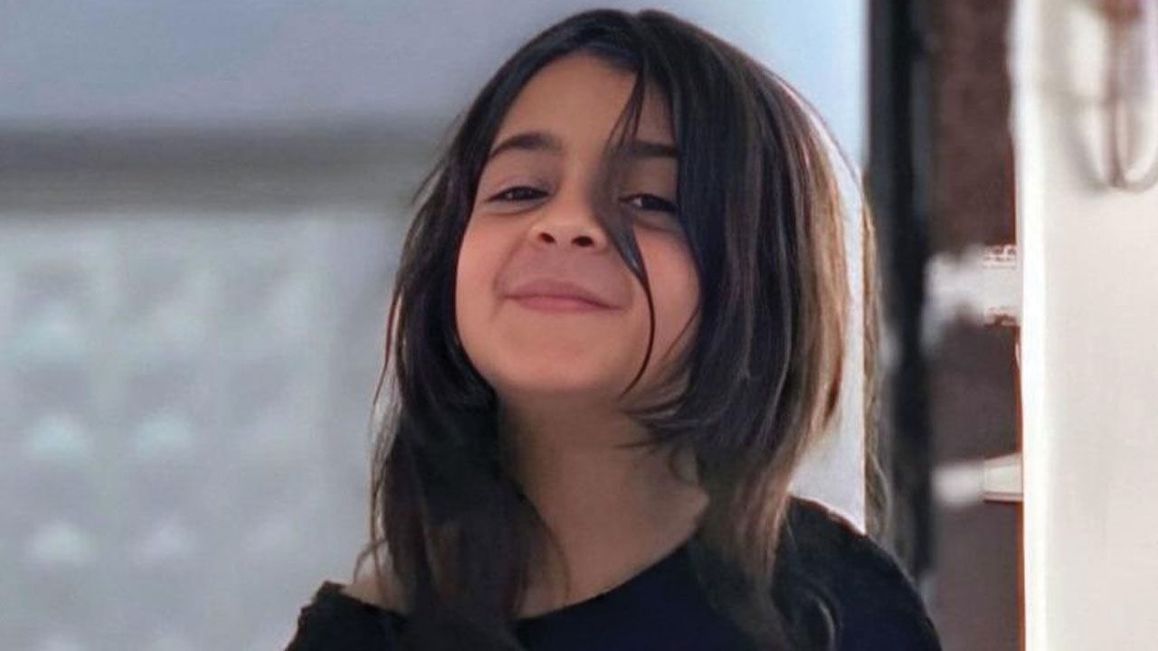 Diyarbakır'da kaybolan Narin Güran'ın amcası tutuklama talebiyle mahkemeye sevk edildi! Şüpheli amcayı jandarma getirdi Diyarbakır'da kaybolan Narin Güran'ın amcası adliyeye sevk edildi! Şüpheli amcayı jandarma getirdi - 2. Resim