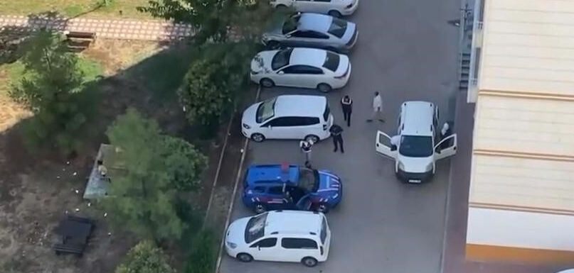 Diyarbakır'da kaybolan Narin Güran'ın amcası tutuklama talebiyle mahkemeye sevk edildi! Şüpheli amcayı jandarma getirdi Diyarbakır'da kaybolan Narin Güran'ın amcası tutuklama talebiyle mahkemeye sevk edildi! Şüpheli amcayı jandarma getirdi - 6. Resim
