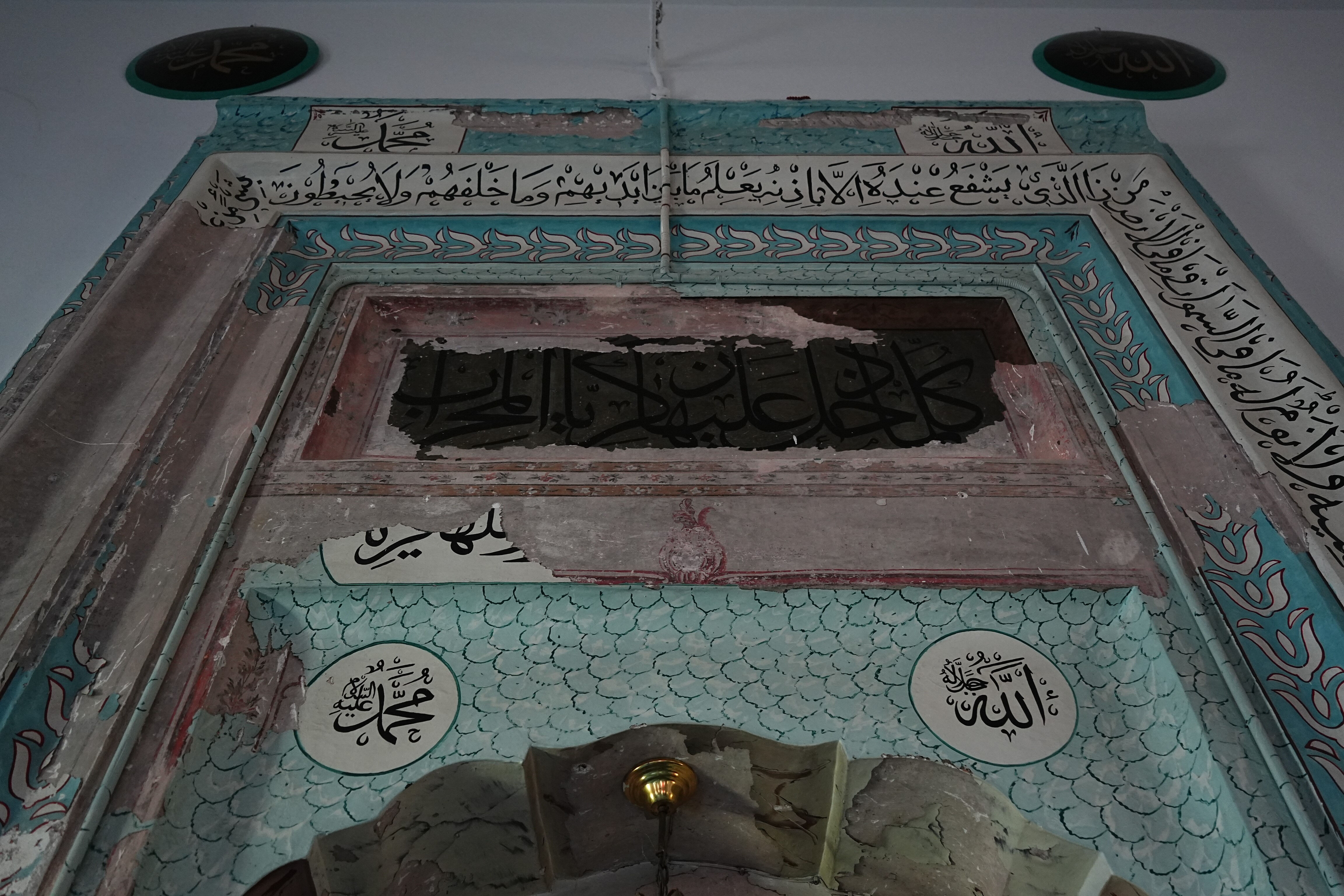 Fatih devri yadigarının mihrabı içler acısı! Yeni Bezzaz Camii'nin hali Bursa'ya yakışmadı Fatih devri yadigarının içler acısı hali görenleri üzdü! Yeni Bezzaz Camii'nin durumu Bursa'ya yakışmıyor - 2. Resim