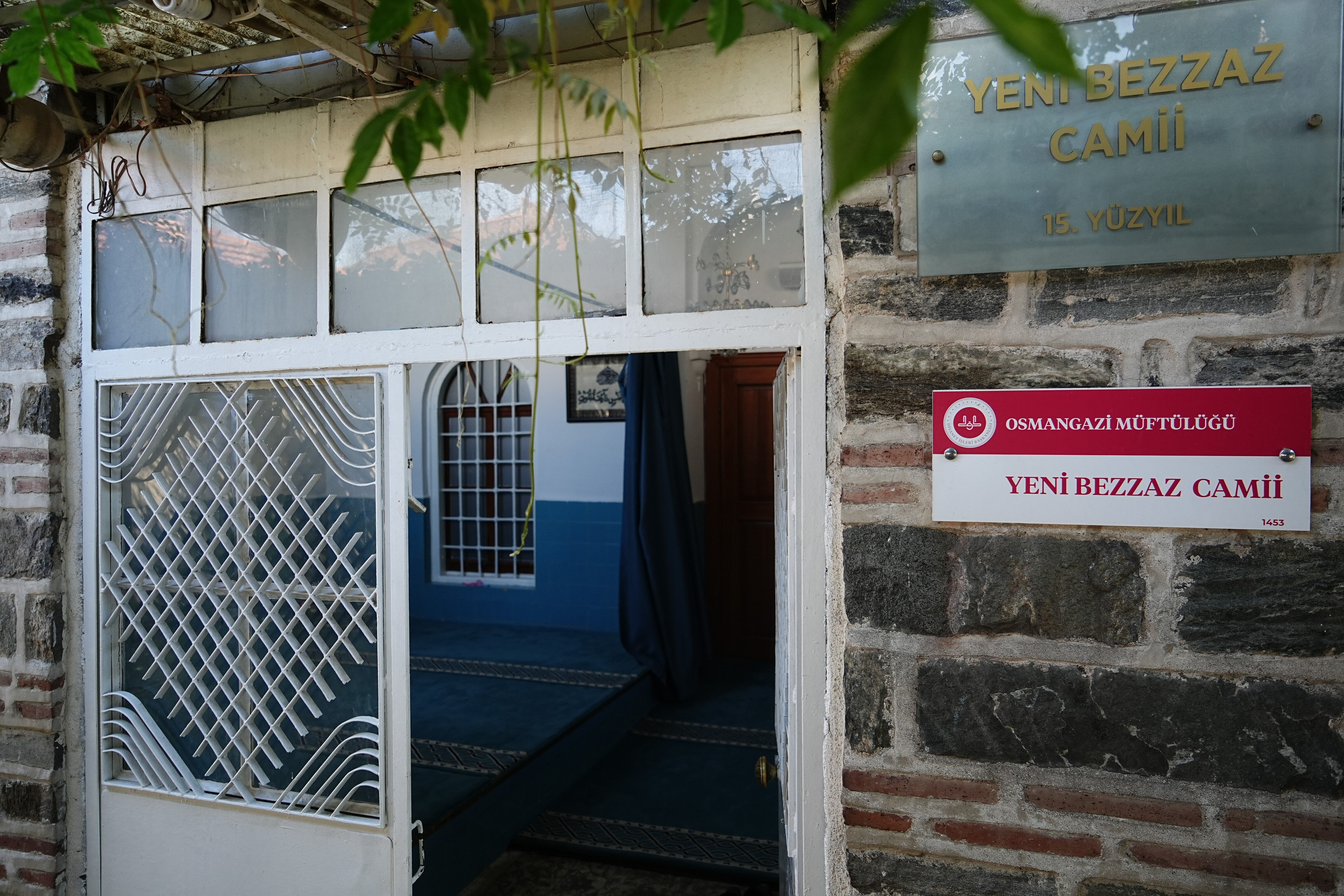 Fatih devri yadigarının mihrabı içler acısı! Yeni Bezzaz Camii'nin hali Bursa'ya yakışmadı Fatih devri yadigarının içler acısı hali görenleri üzdü! Yeni Bezzaz Camii'nin durumu Bursa'ya yakışmıyor - 3. Resim