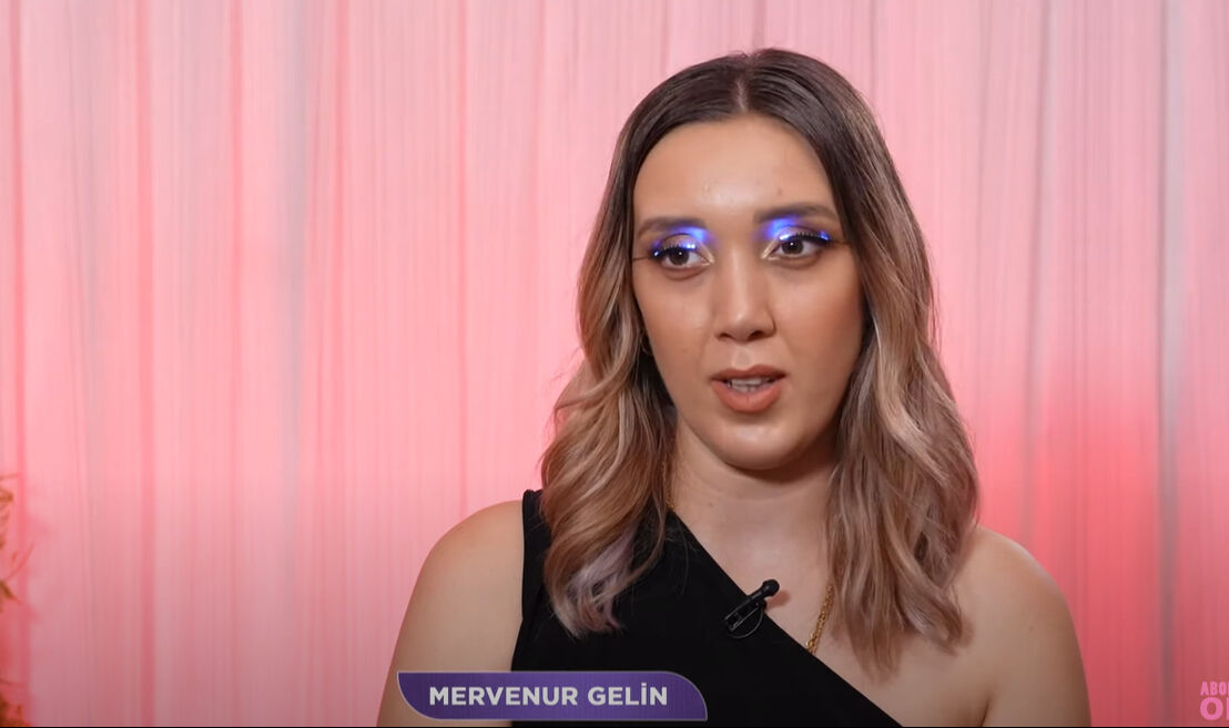 Gelin Evi programında ilginç anlar! Yarışmacının taktığı LED kirpikleri görenler şoke oldu Gelin Evi programında ilginç anlar! Yarışmacının taktığı LED kirpikleri görenler şoke oldu - 2. Resim