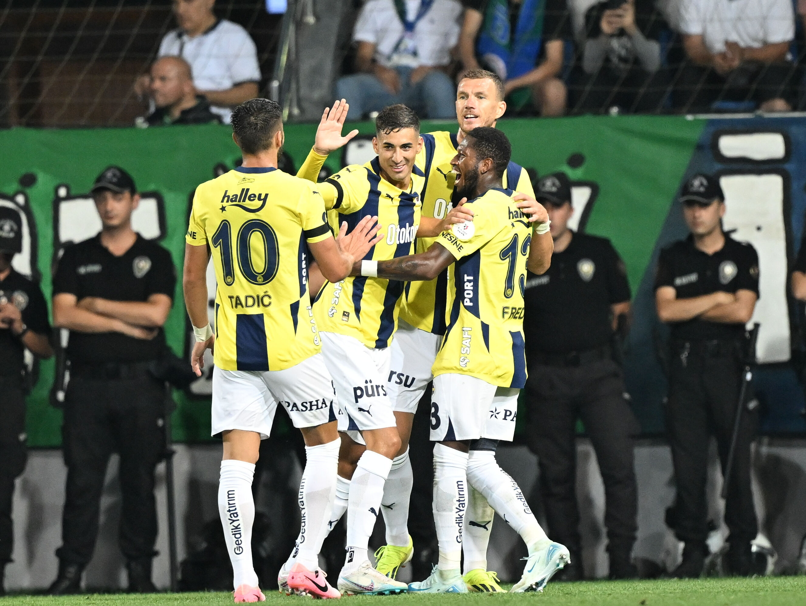 G.Saray, F.Bahçe ve Beşiktaş'ın yer aldığı Avrupa Ligi'nde sıralamayı tahmin ettiler! İlk 5'te tek Türk takımı var - 12. Resim