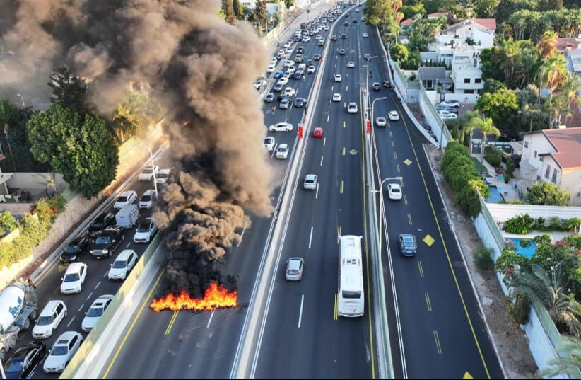 İsrail’de ‘6 ceset’ kaosu! Tel Aviv'de sokaklar karıştı... Hamas esirlerin ölüm nedenini açıkladı - 2. Resim