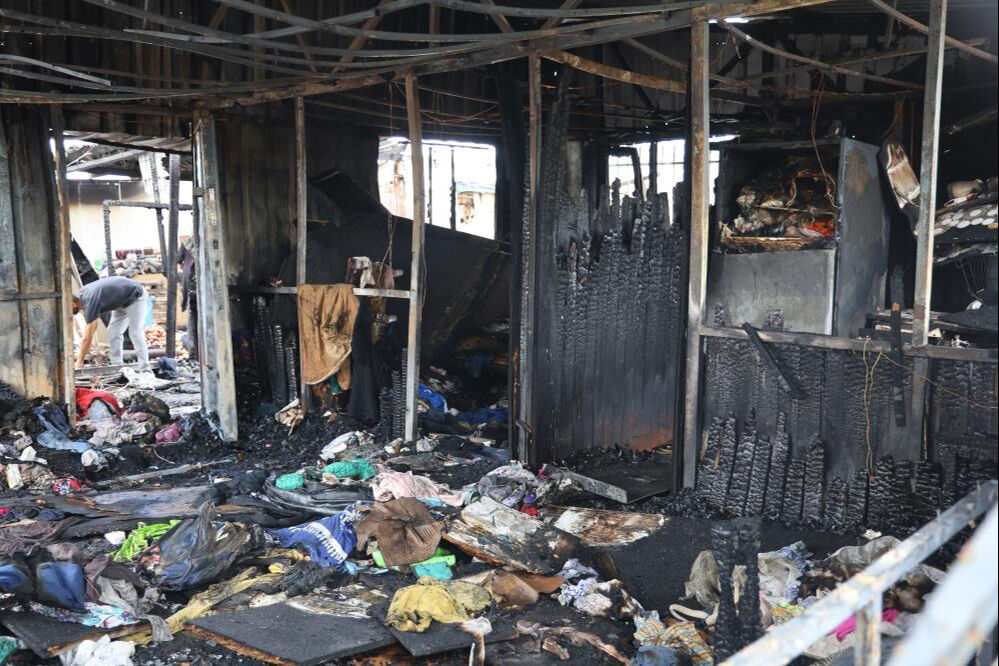 Hatay'da depremzedelerin yaşadığı ev yanarak kül oldu - 2. Resim