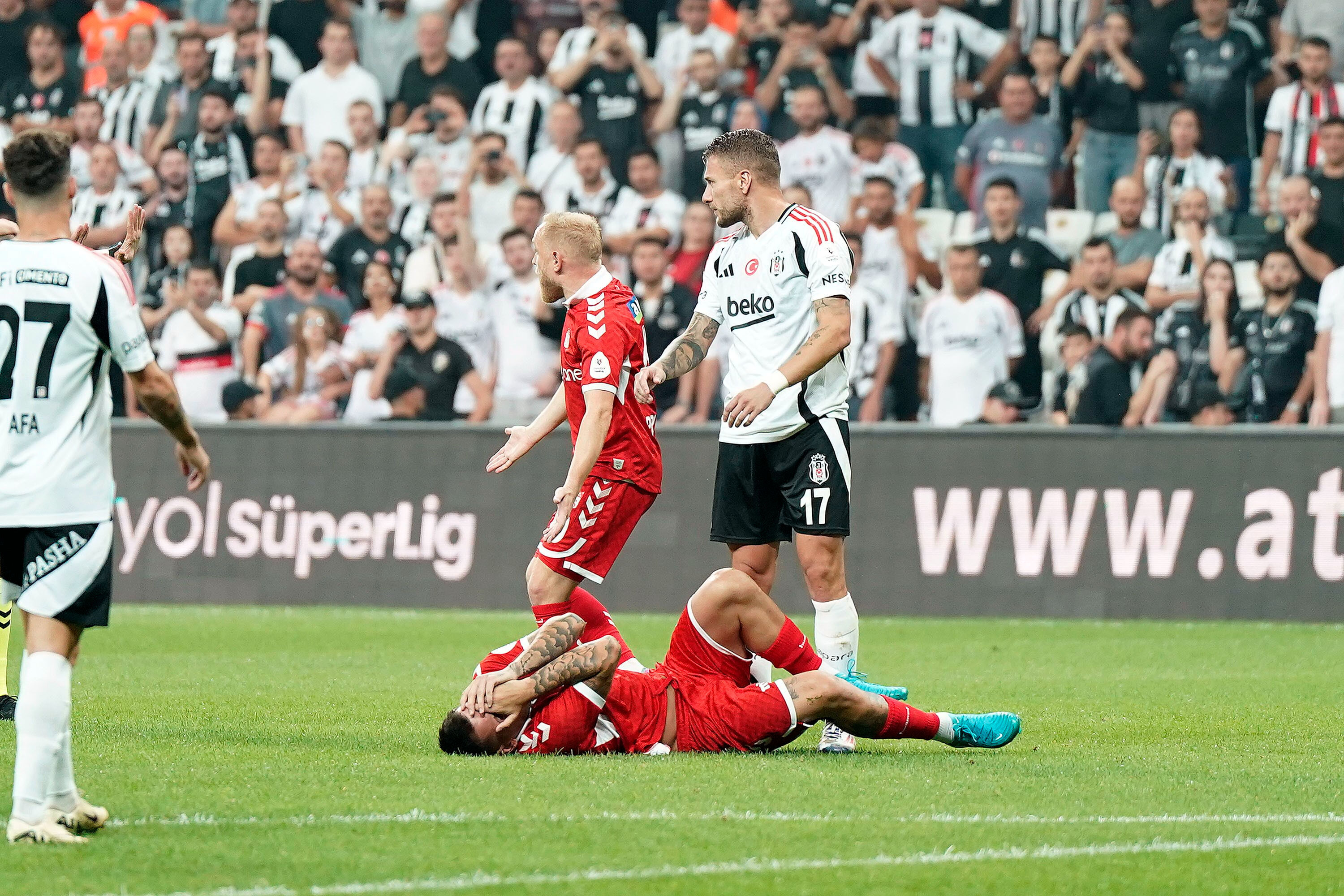 Immobile-Manaj pozisyonu için çarpıcı yorum! Kırmızı kart çıkmalı mıydı? - 4. Resim