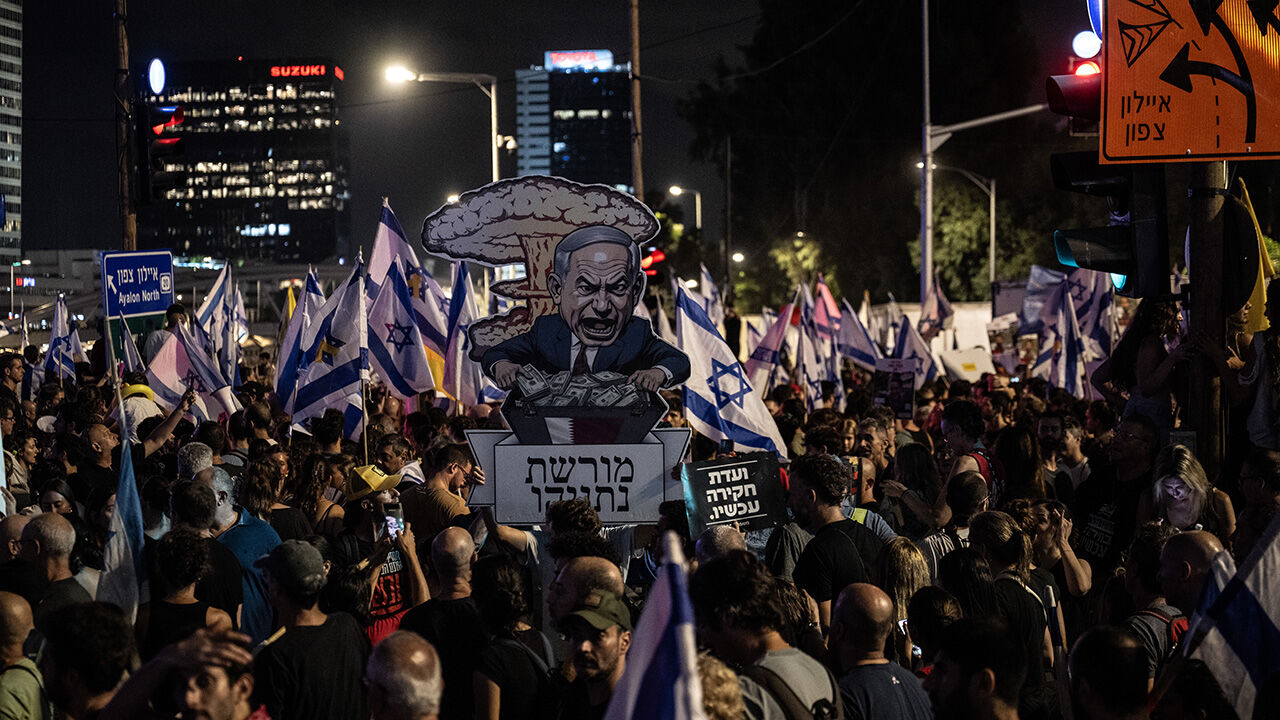 İsrail'de ortalık yangın yeri! Genel greve gidildi, yüz binlerce kişi Netanyahu'yu protesto etti İsrail'de ortalık yangın yeri! Genel greve gidildi, yüz binlerce kişi Netanyahu'yu protesto etti - 3. Resim
