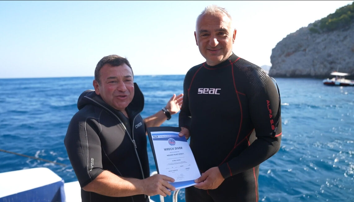 Kültür ve Turizm Bakanı Ersoy dünyanın en eski ticaret gemisi batığına dalış yaptı - 3. Resim