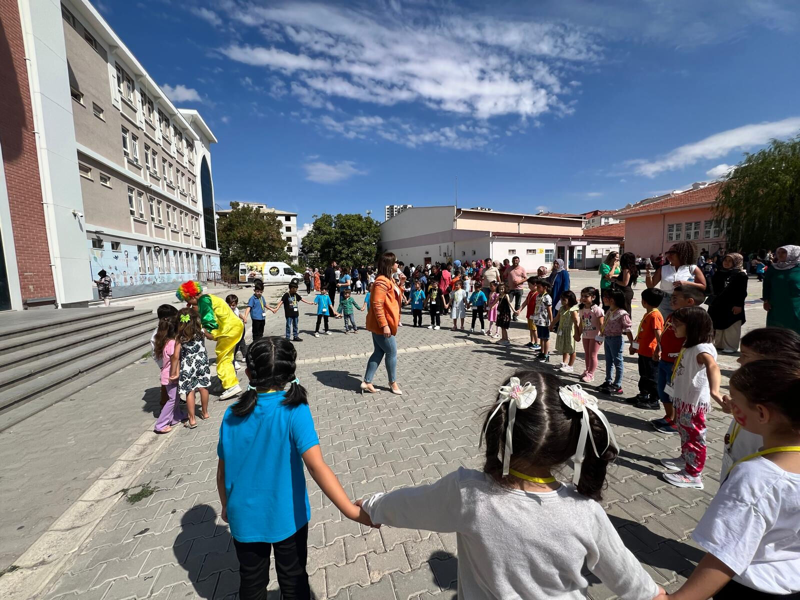 Okullarda ilk zil "uyum" için çaldı: Aileler ikna için uğraşıyor - 3. Resim