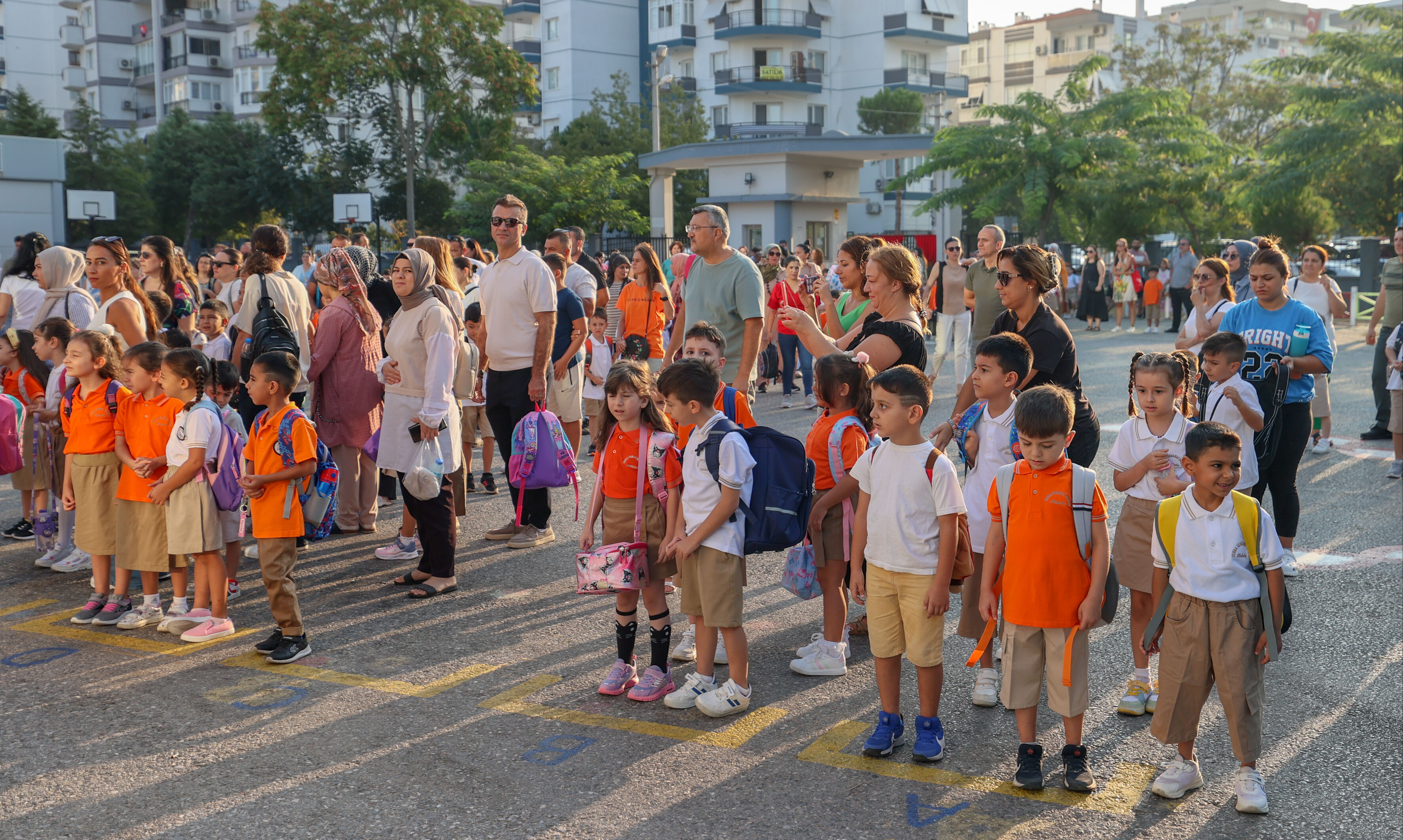 Okullarda ilk zil "uyum" için çaldı: Aileler ikna için uğraşıyor - 1. Resim