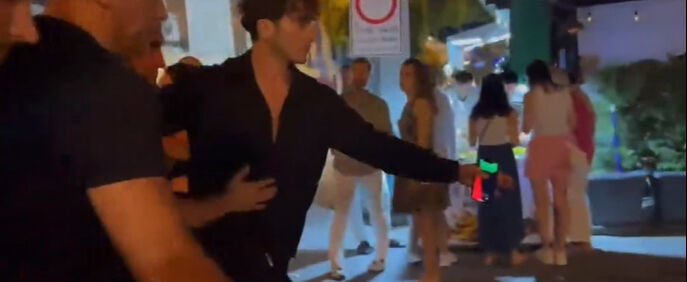 Özcan Deniz'in koruma ordusu genç kadınları ittirdi! Görüntüler tepki çekti - 2. Resim