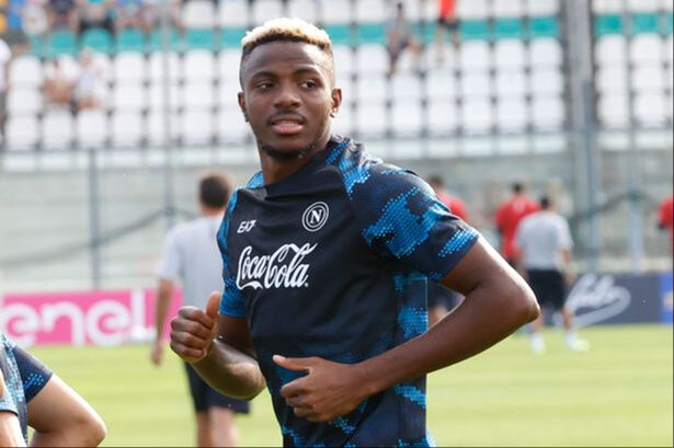 Victor Osimhen Napoli maaşı 11 milyon euro olarak açıklandı - 1. Resim