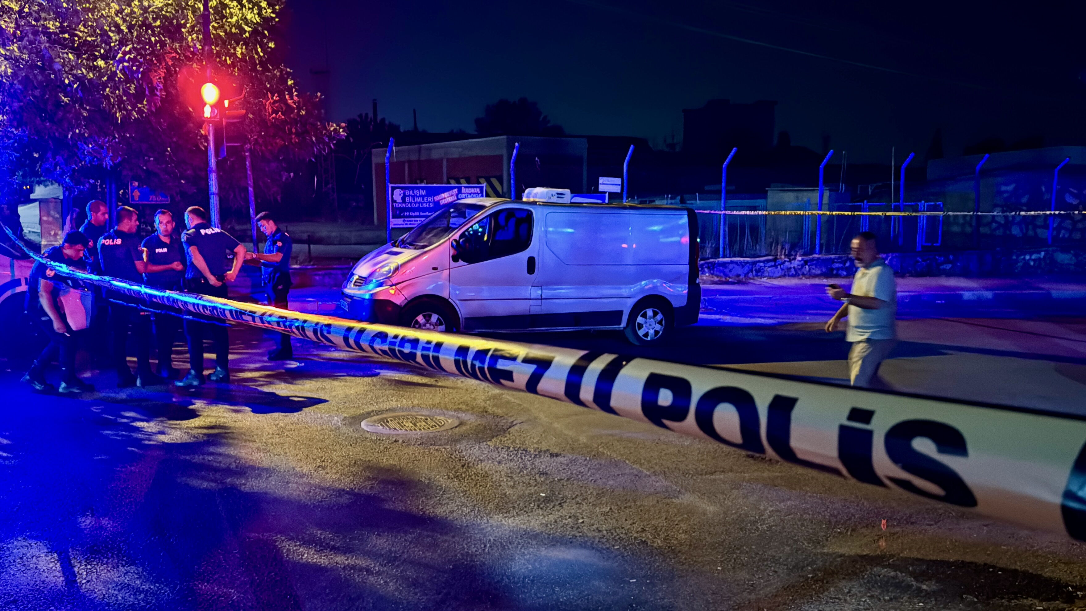 Bıçaklı saldırgan dehşet saçtı, çok sayıda yaralı var Bıçaklı saldırgan dehşet saçtı, çok sayıda yaralı var - 3. Resim