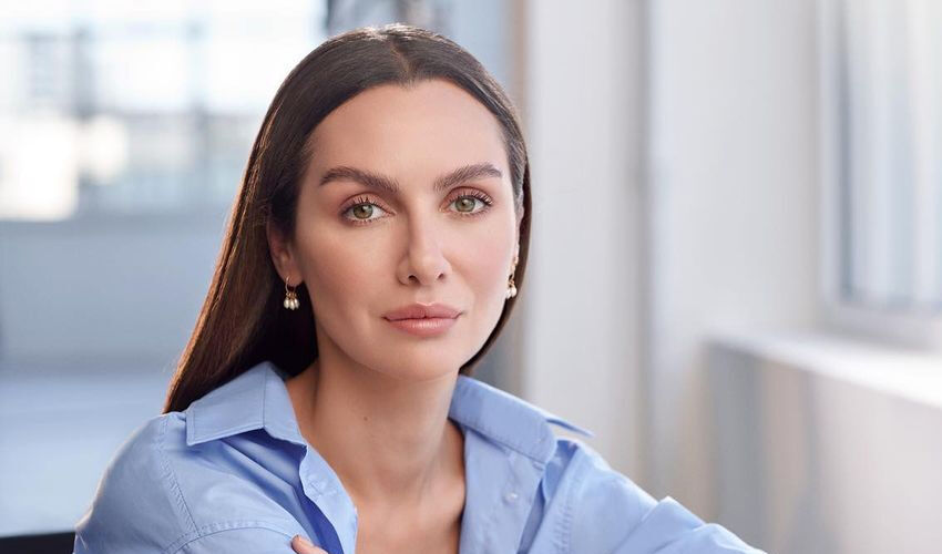 Birce Akalay annesiyle fotoğrafını paylaştı, görenler “Resmen ikizini doğurmuş” yorumunu yaptı Birce Akalay annesiyle fotoğrafını paylaştı, görenler “Resmen ikizini doğurmuş” yorumunu yaptı - 2. Resim