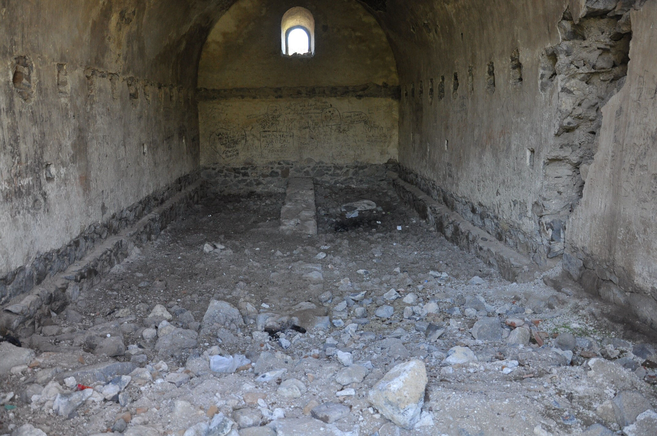 Can çekişen Kars tabyaları: Vatan kurtarmaya hizmet ettiler, hayvan barınağına dönüştüler Can çekişen Kars tabyaları: Vatan kurtarmaya hizmet ettiler, hayvan barınağına dönüştüler - 1. Resim