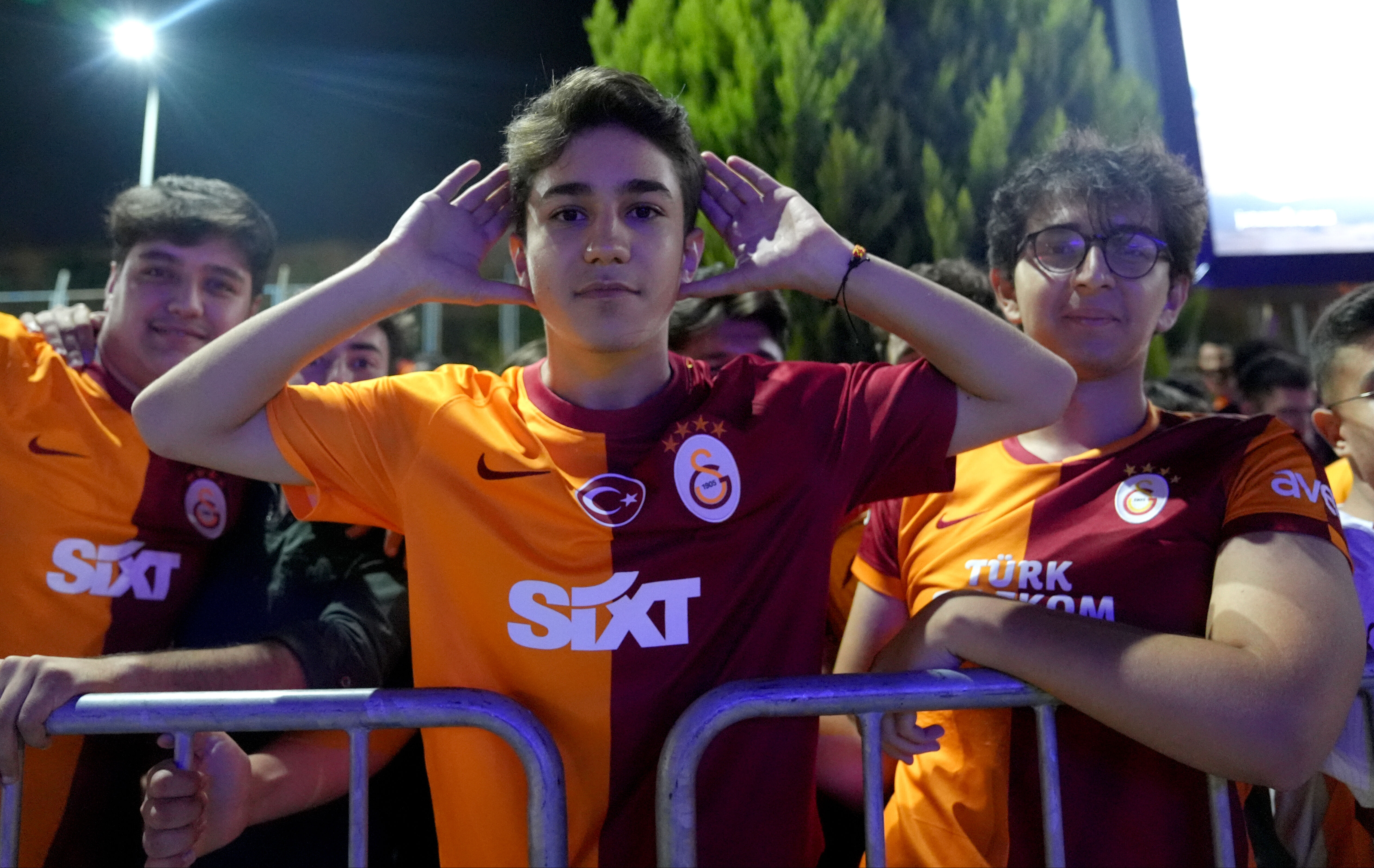 Galatasaray'da Victor Osimhen çılgınlığı! Ayağının tozuyla 3'lü çektirdi - 6. Resim