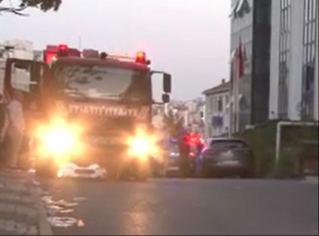 Maltepe'de korku dolu anlar! Sokak trafiğe kapatıldı, büyük panik yaşandı - 1. Resim