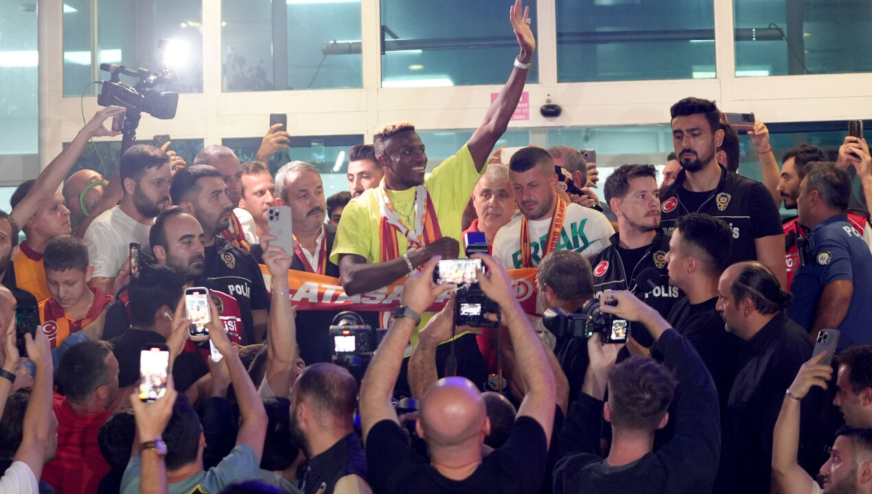 Osimhen'in maaşı belli oldu! Galatasaray'ın ödeyeceği ücret şaşırttı - 1. Resim