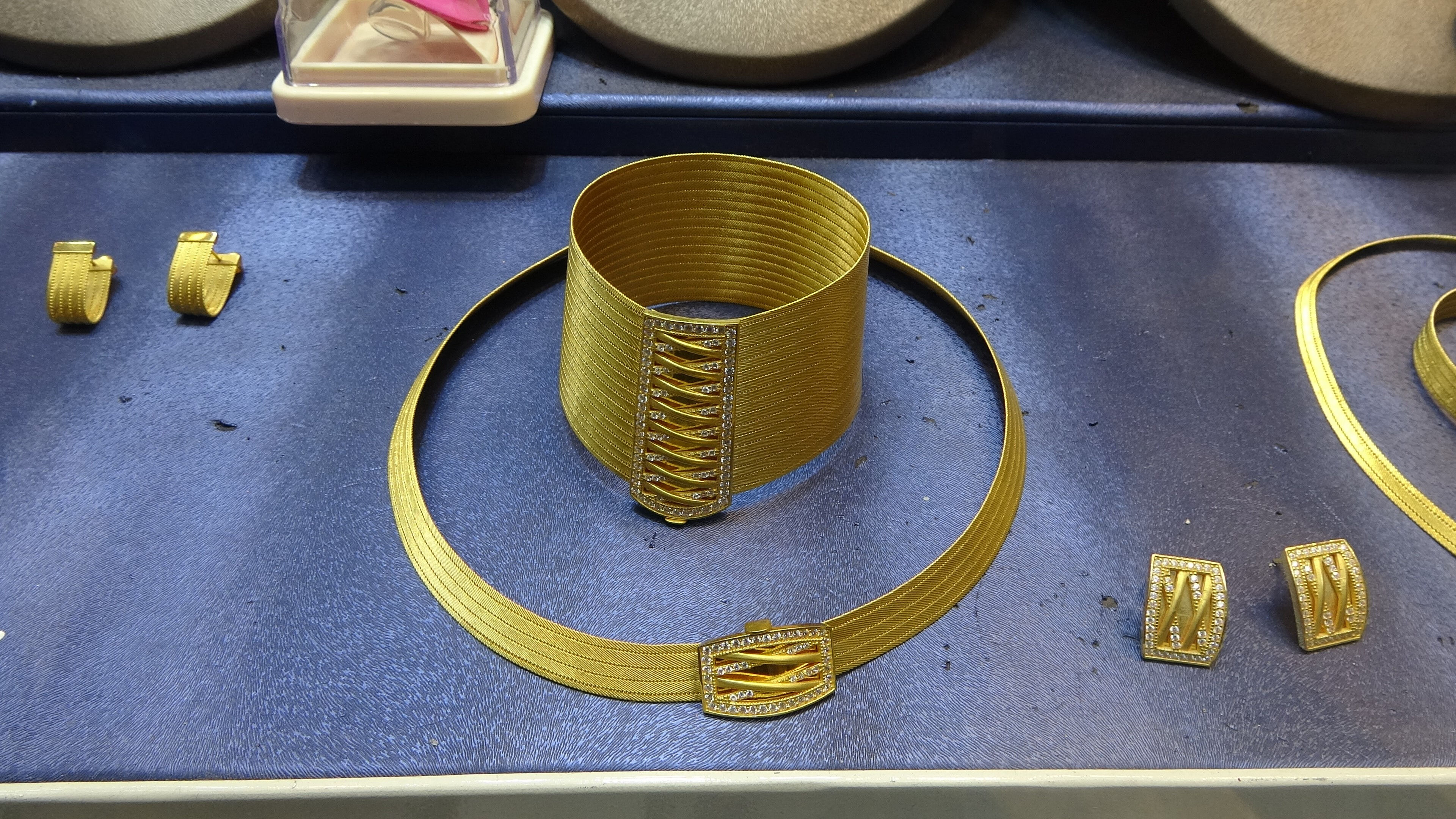 Son 10 yılın en verimsiz 'düğün sezonu'... Kuyumcuların 'iki yüzük' isyanı Son 10 yılın en verimsiz 'düğün sezonu'... Kuyumcuların 'iki yüzük' isyanı - 1. Resim