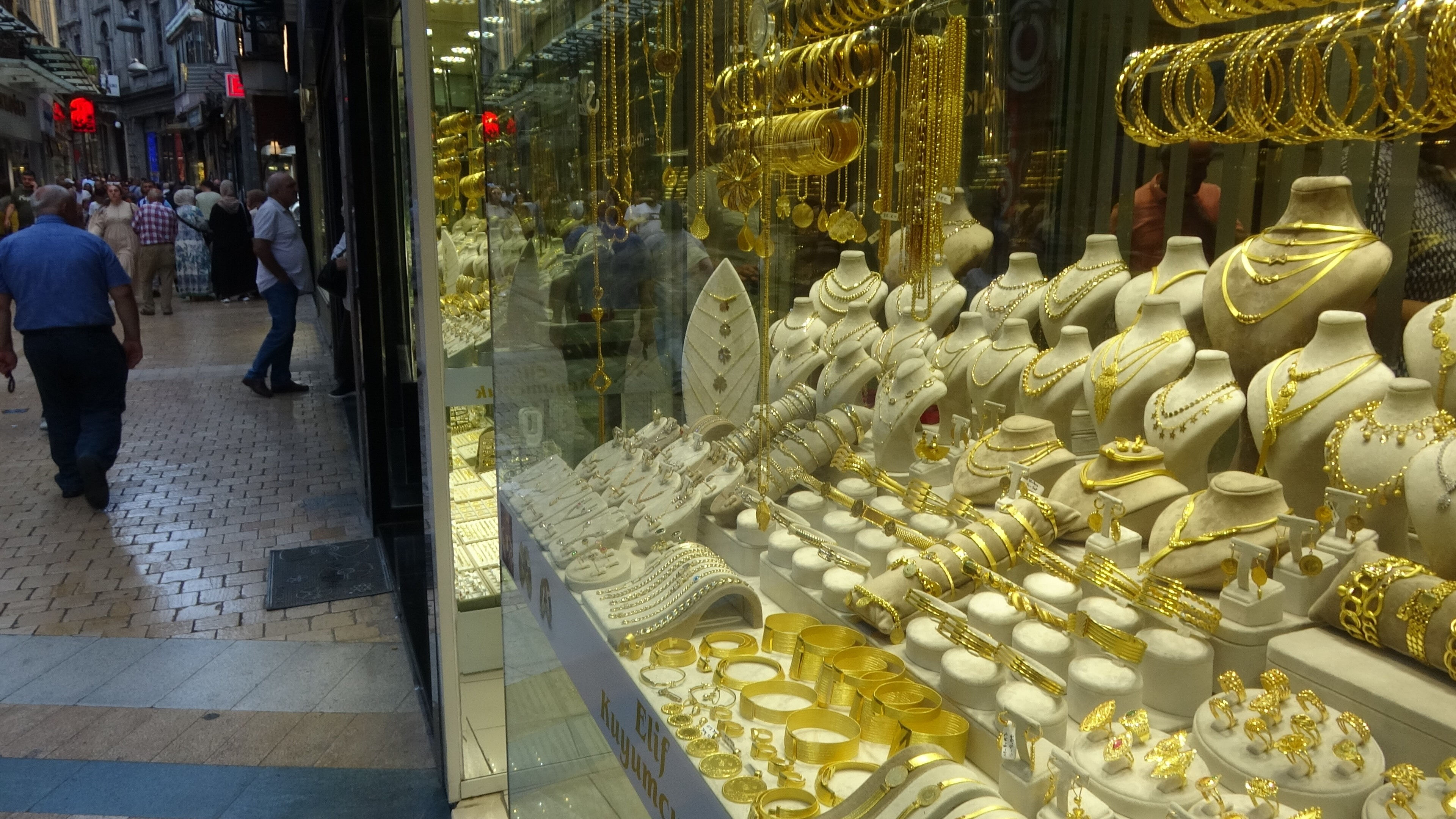 Son 10 yılın en verimsiz 'düğün sezonu'... Kuyumcuların 'iki yüzük' isyanı Son 10 yılın en verimsiz 'düğün sezonu'... Kuyumcuların 'iki yüzük' isyanı - 6. Resim